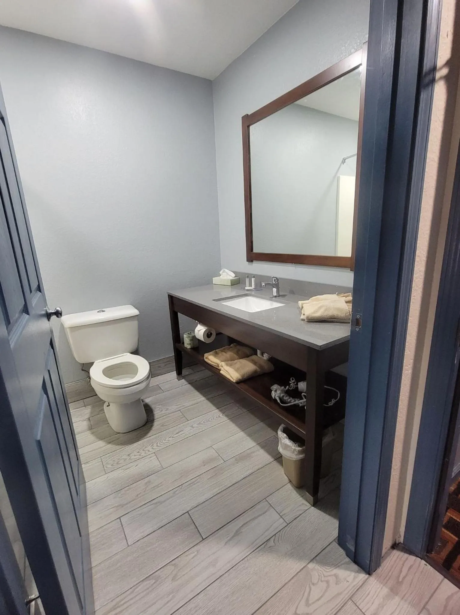 King Room with Pool View in CountrySide Inn