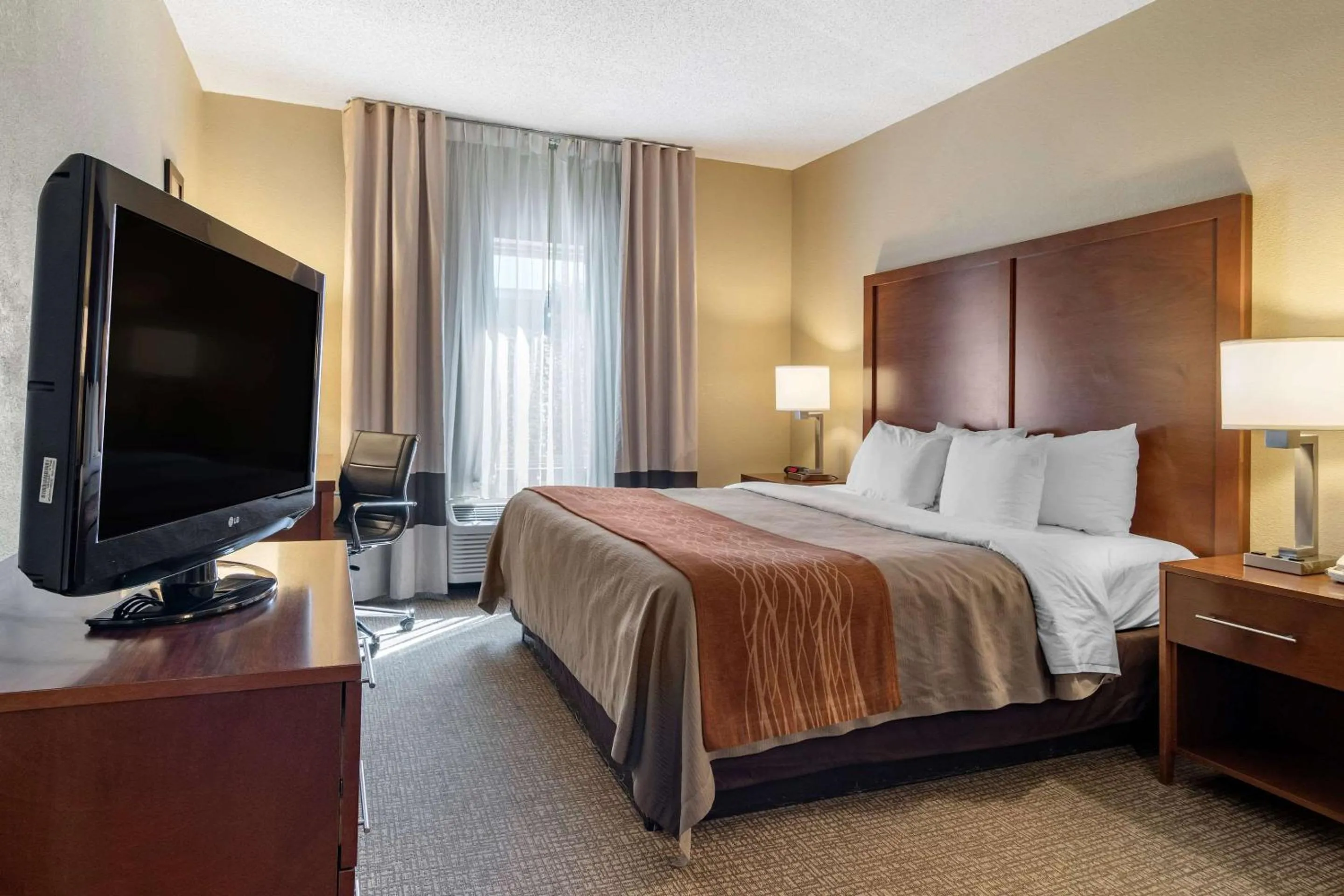 King Room - Non-Smoking in Comfort Inn & Suites Suwanee - Sugarloaf