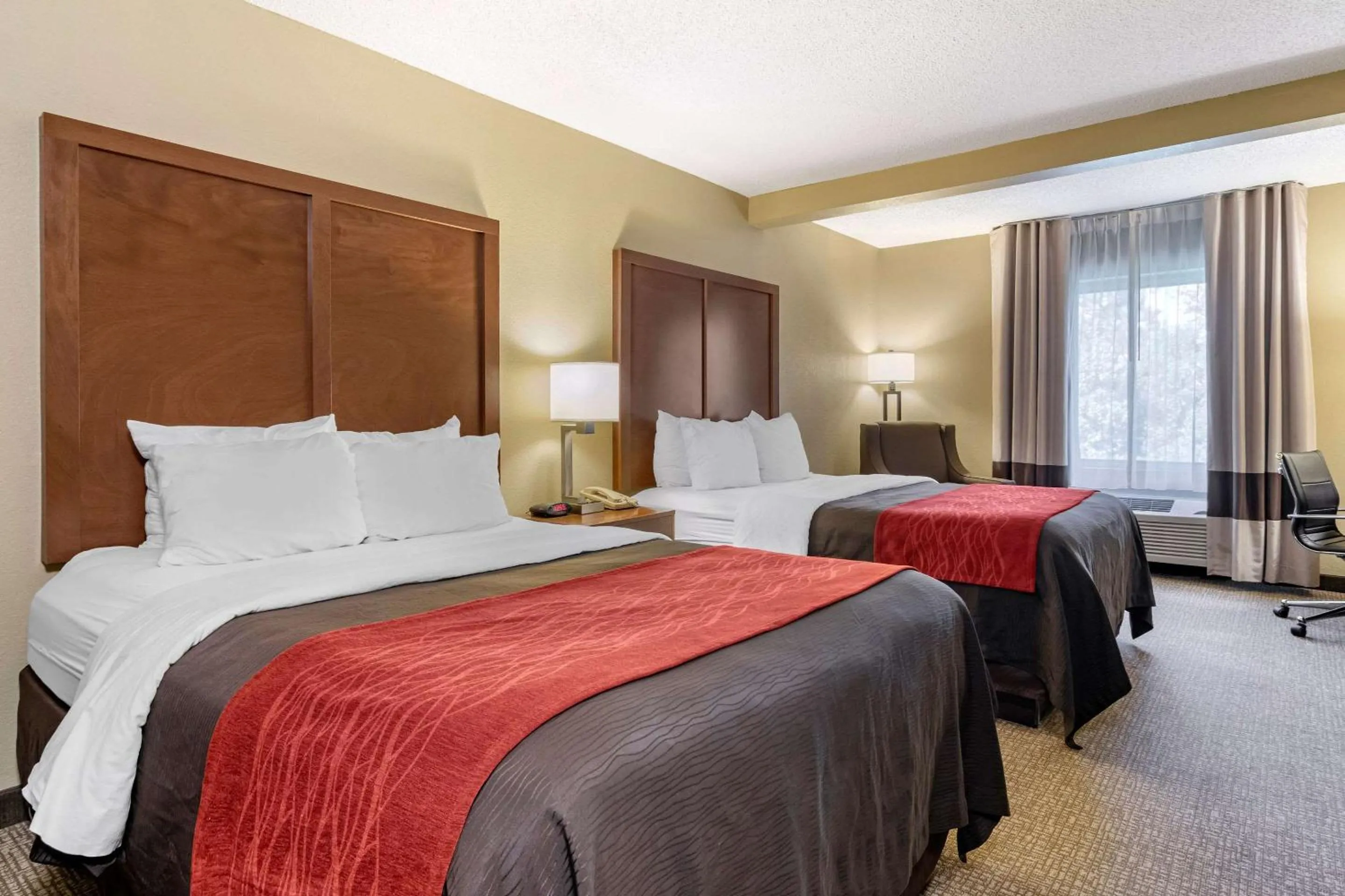 Queen Room in Comfort Inn & Suites Suwanee - Sugarloaf