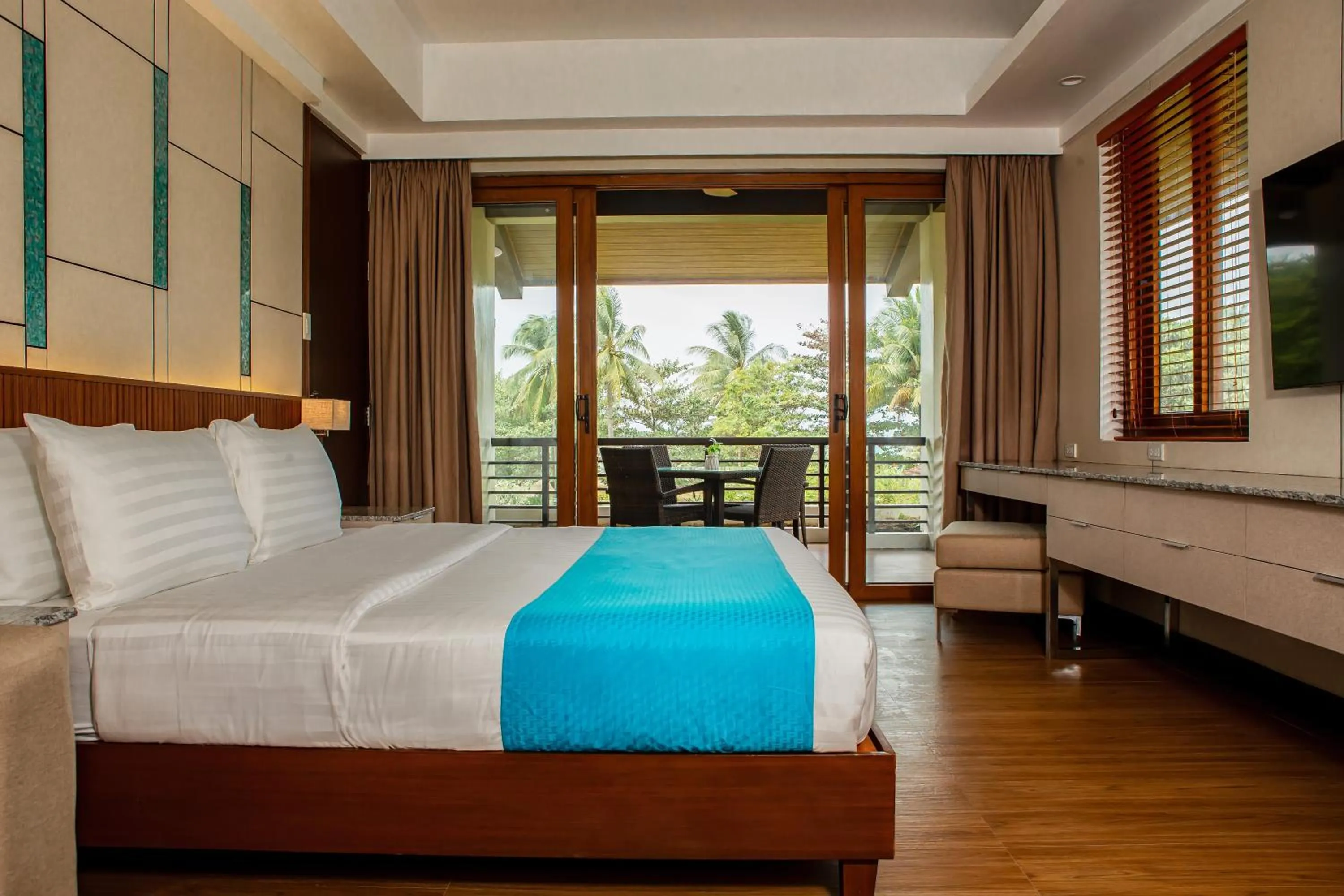 King Premiere in Solina Beach & Nature Resort