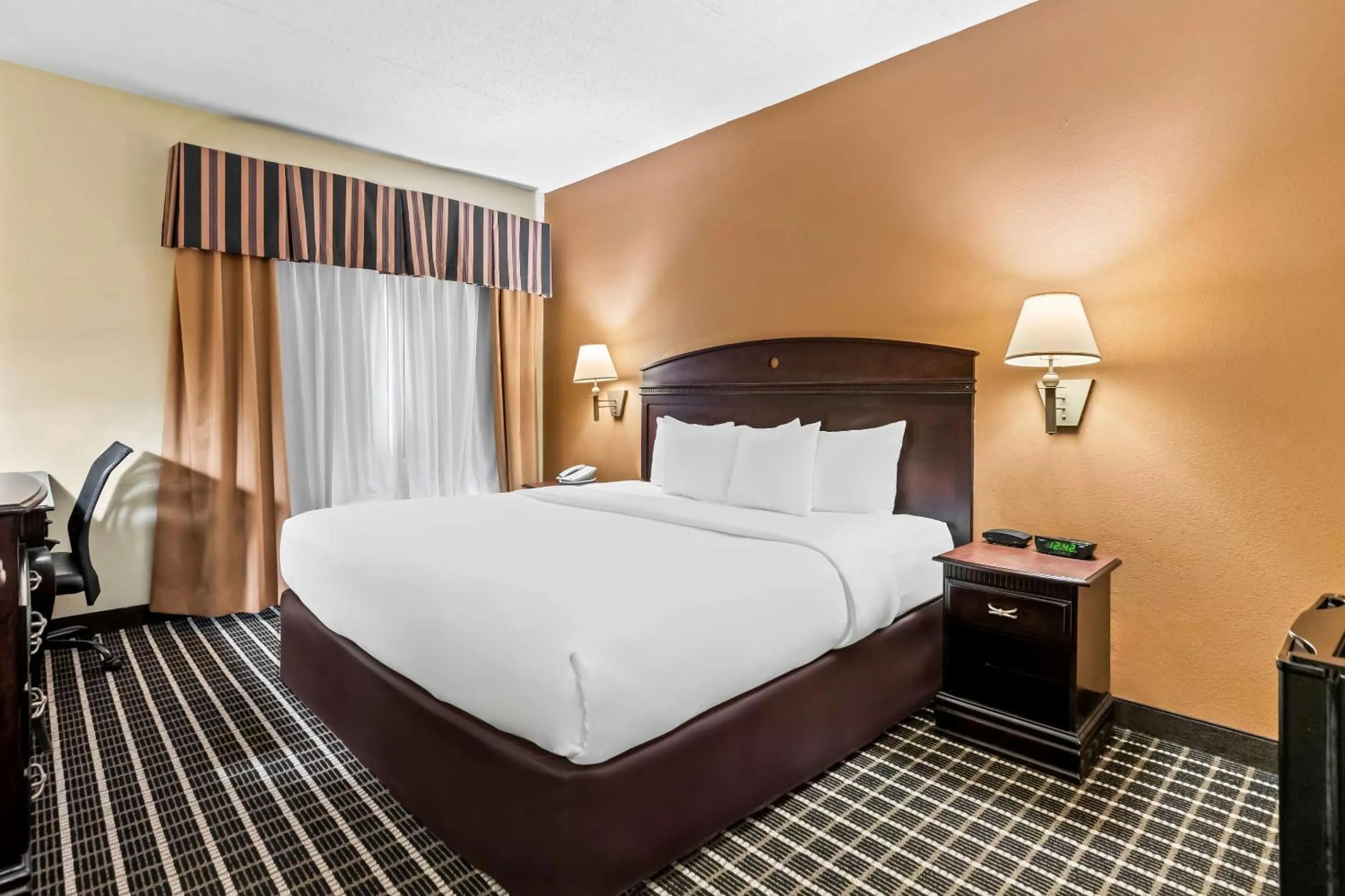 King Room - Disability Access in Comfort Inn & Suites Somerset - New Brunswick