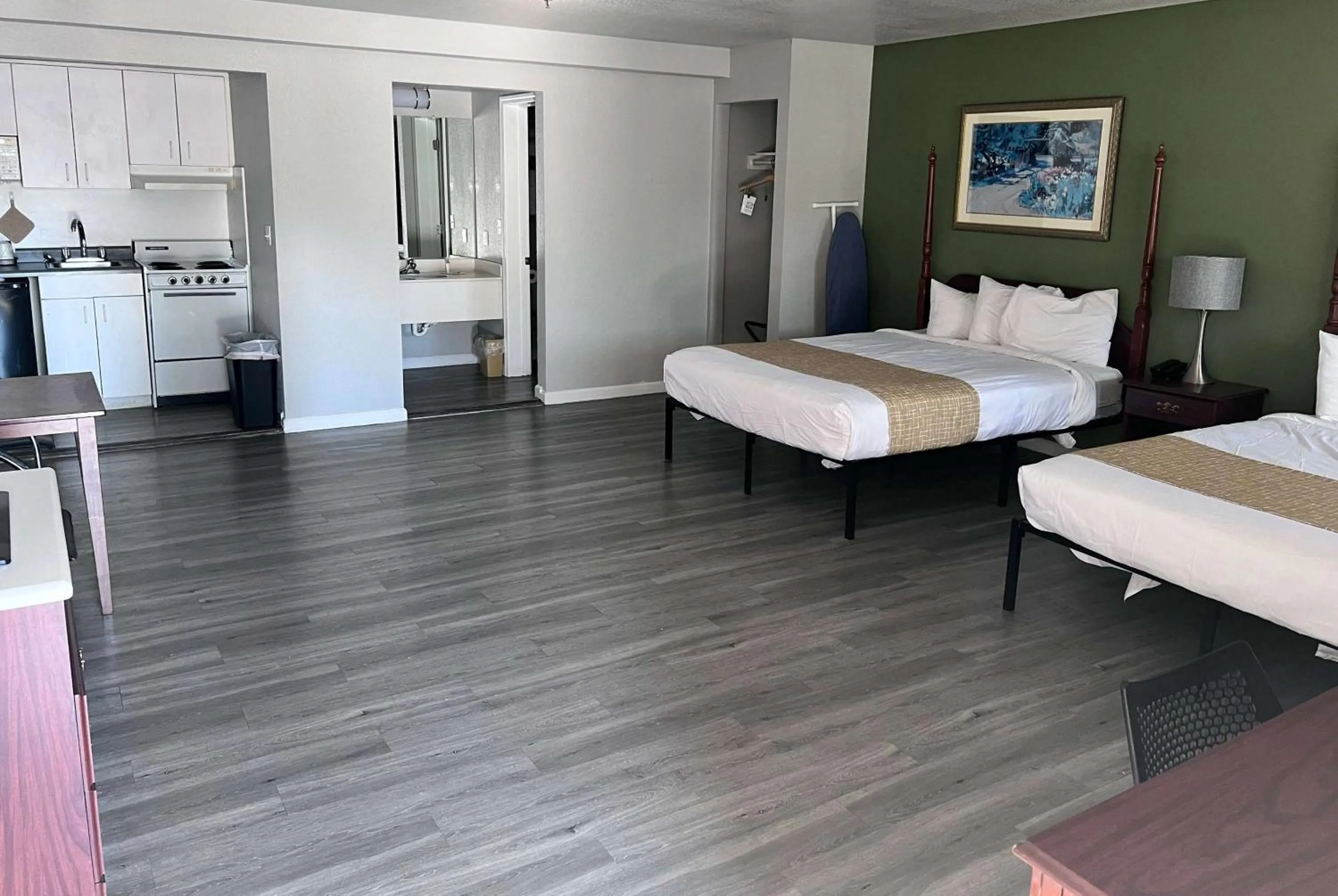 Queen Room with Two Queen Beds and Kitchenette - Non-Smoking in Travelodge by Wyndham Redding CA