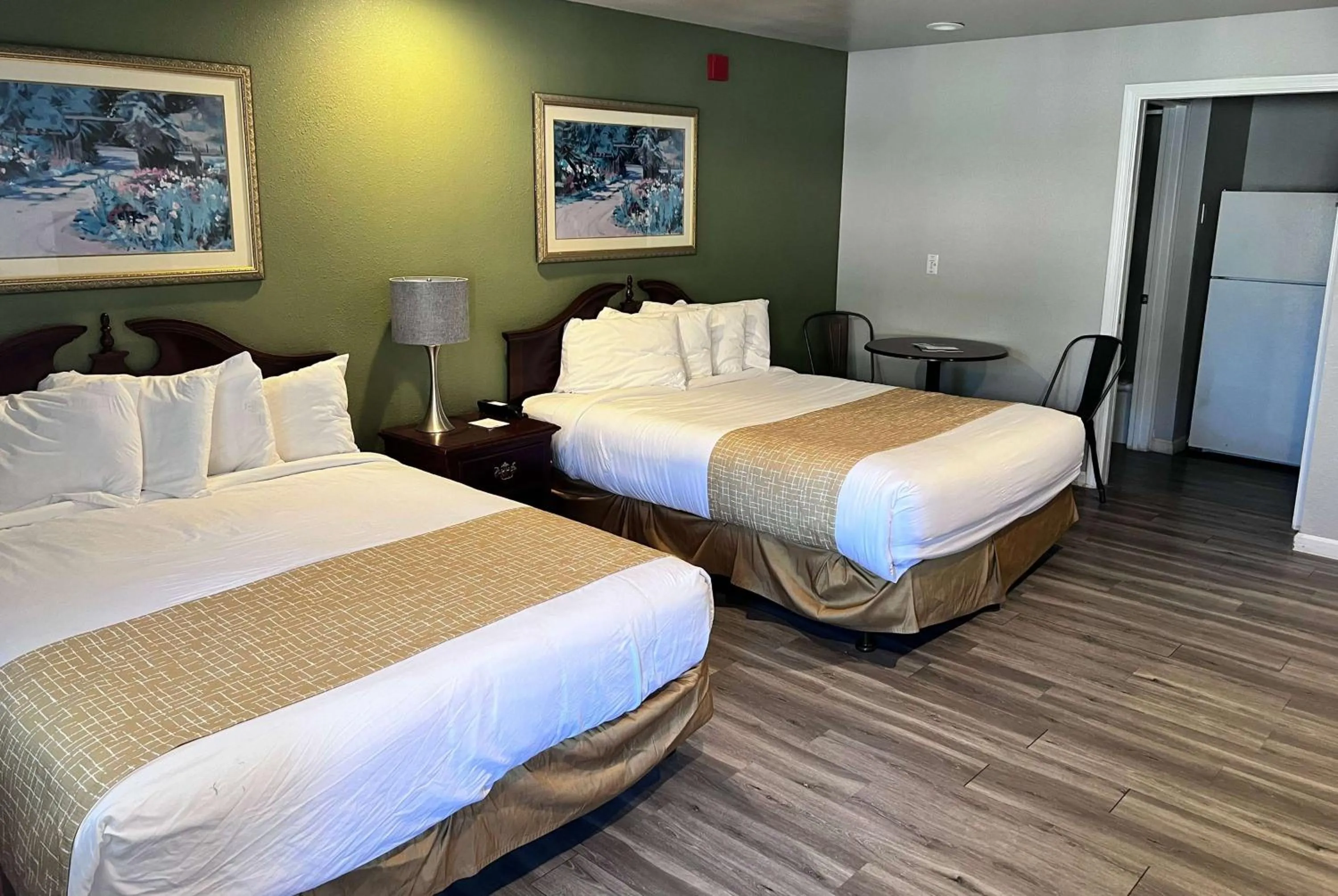 Queen Room with Two Queen Beds - Non-Smoking in Travelodge by Wyndham Redding CA