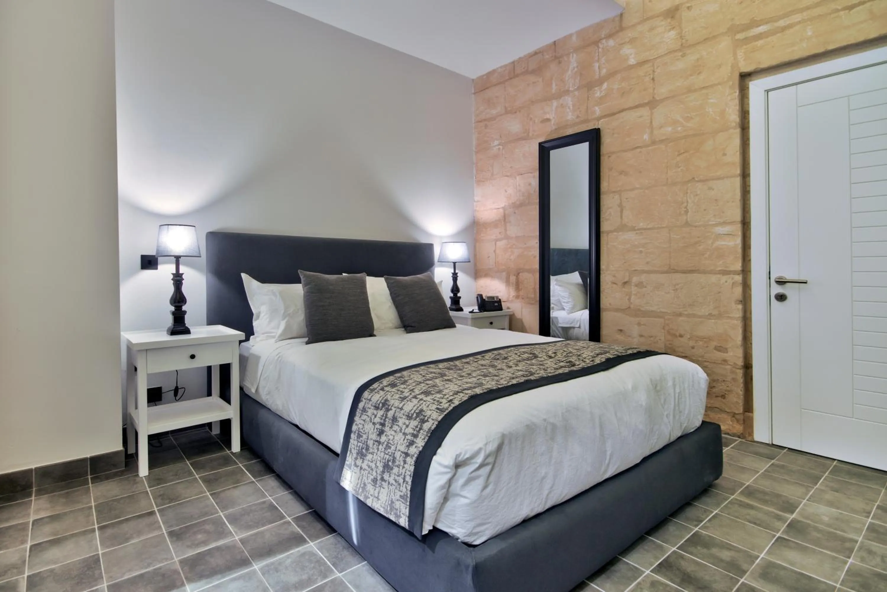 Deluxe Double or Twin Internal Courtyard Room in 66 Saint Paul's & Spa