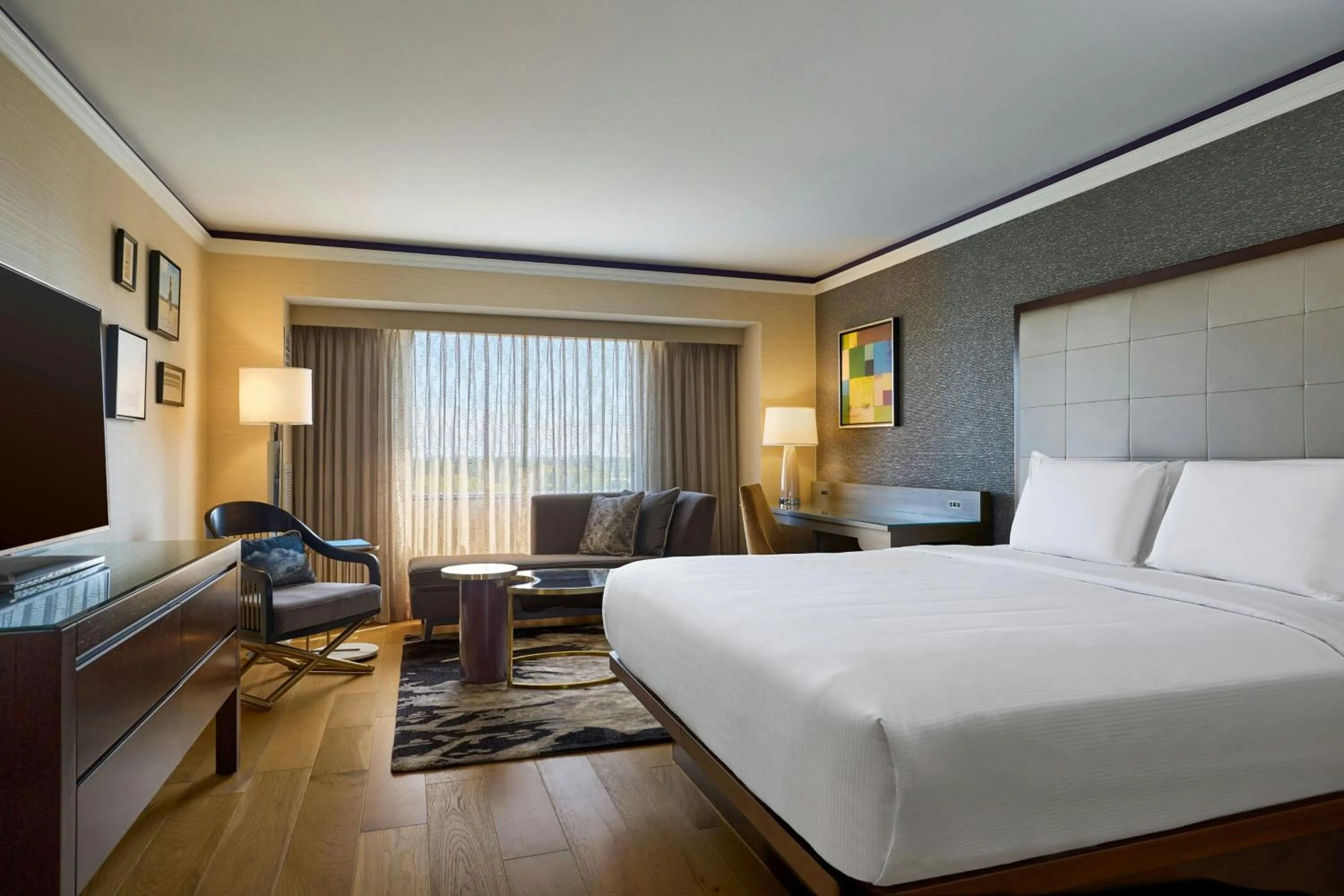 Guest room, 1 King Bed in The Henry, Autograph Collection