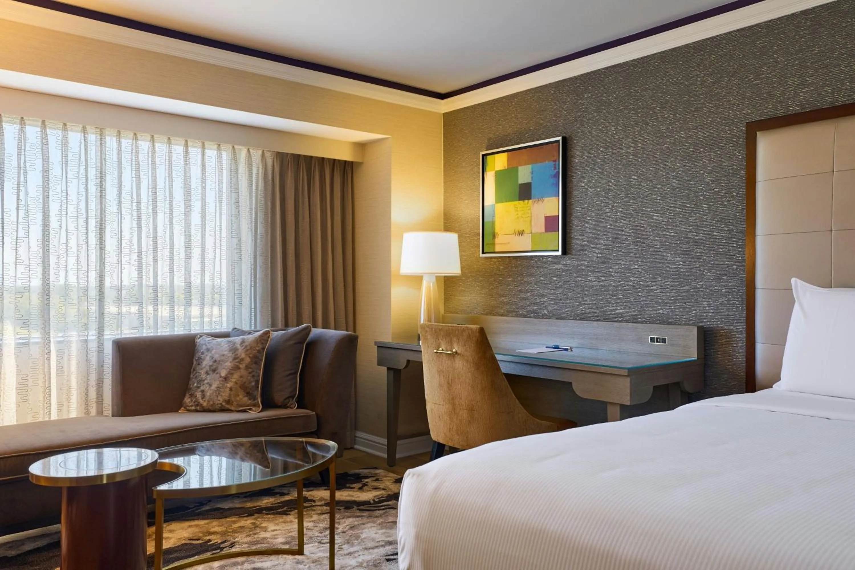 Club level, Guest room, 1 King Bed in The Henry, Autograph Collection