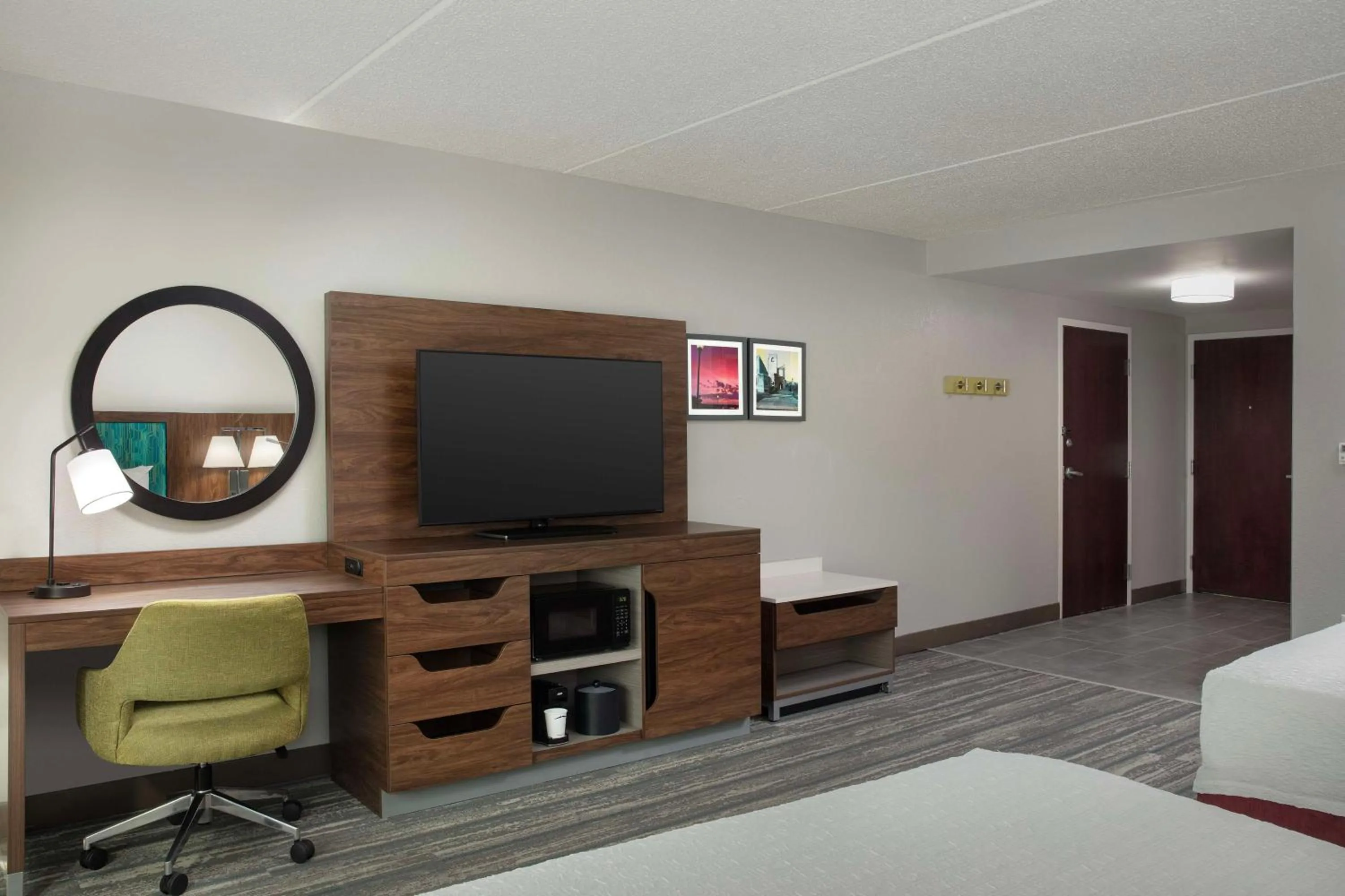 Queen Room with Two Queen Beds - Mobility and Hearing Access/Non-Smoking in Hampton Inn Kingsland