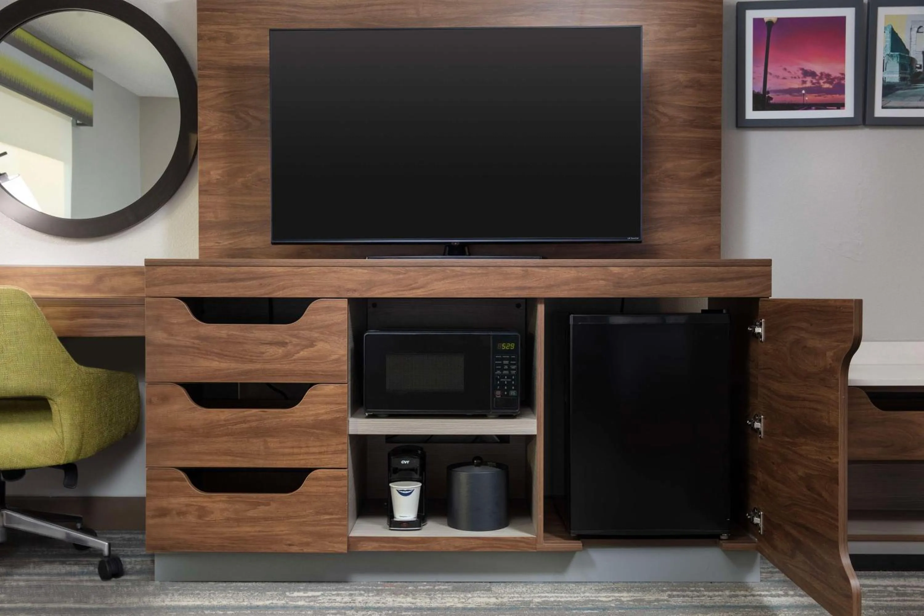 King Room with King Bed - Non-Smoking in Hampton Inn Kingsland