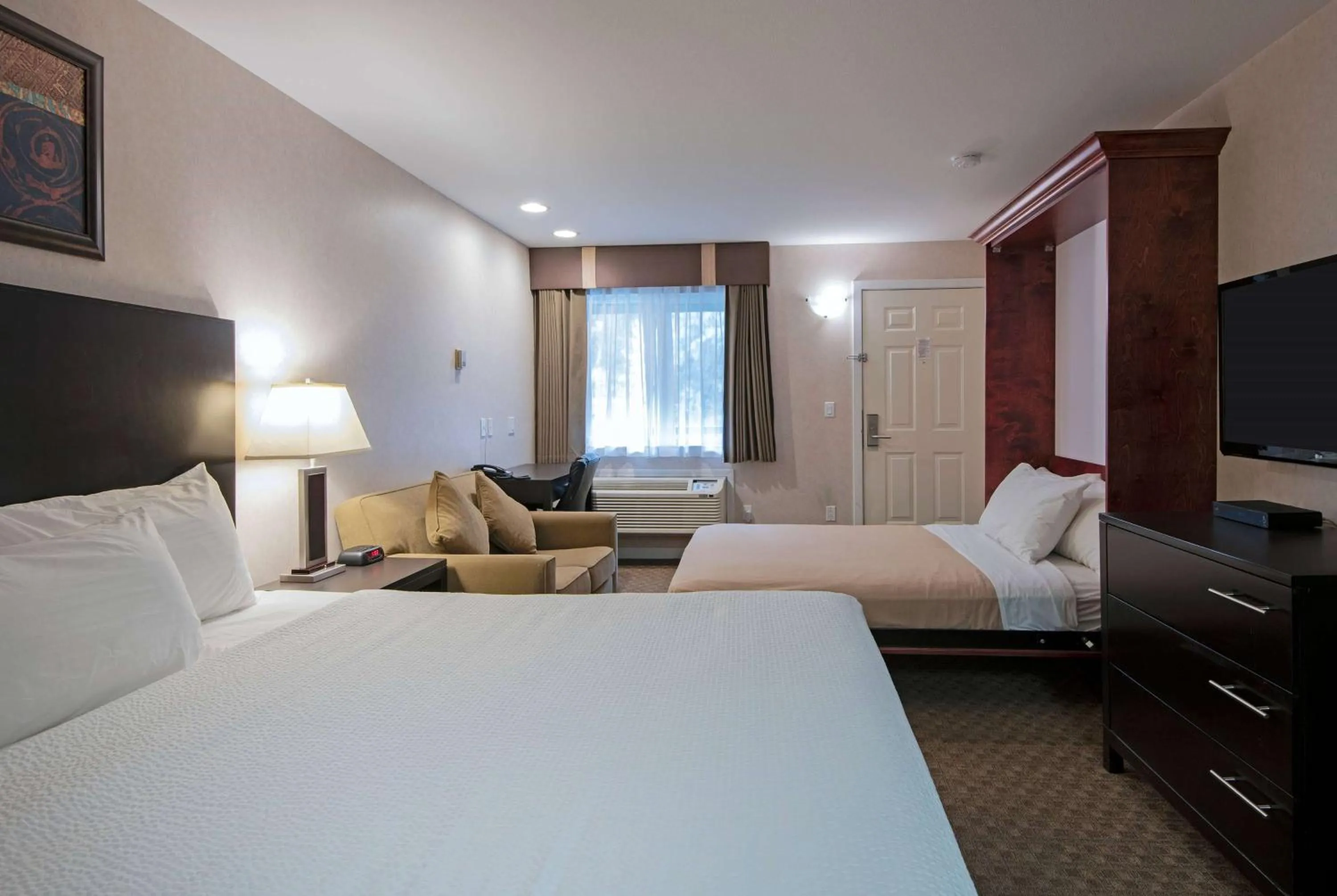King Room with Murphy Bed in Travelodge by Wyndham Kamloops Mountview