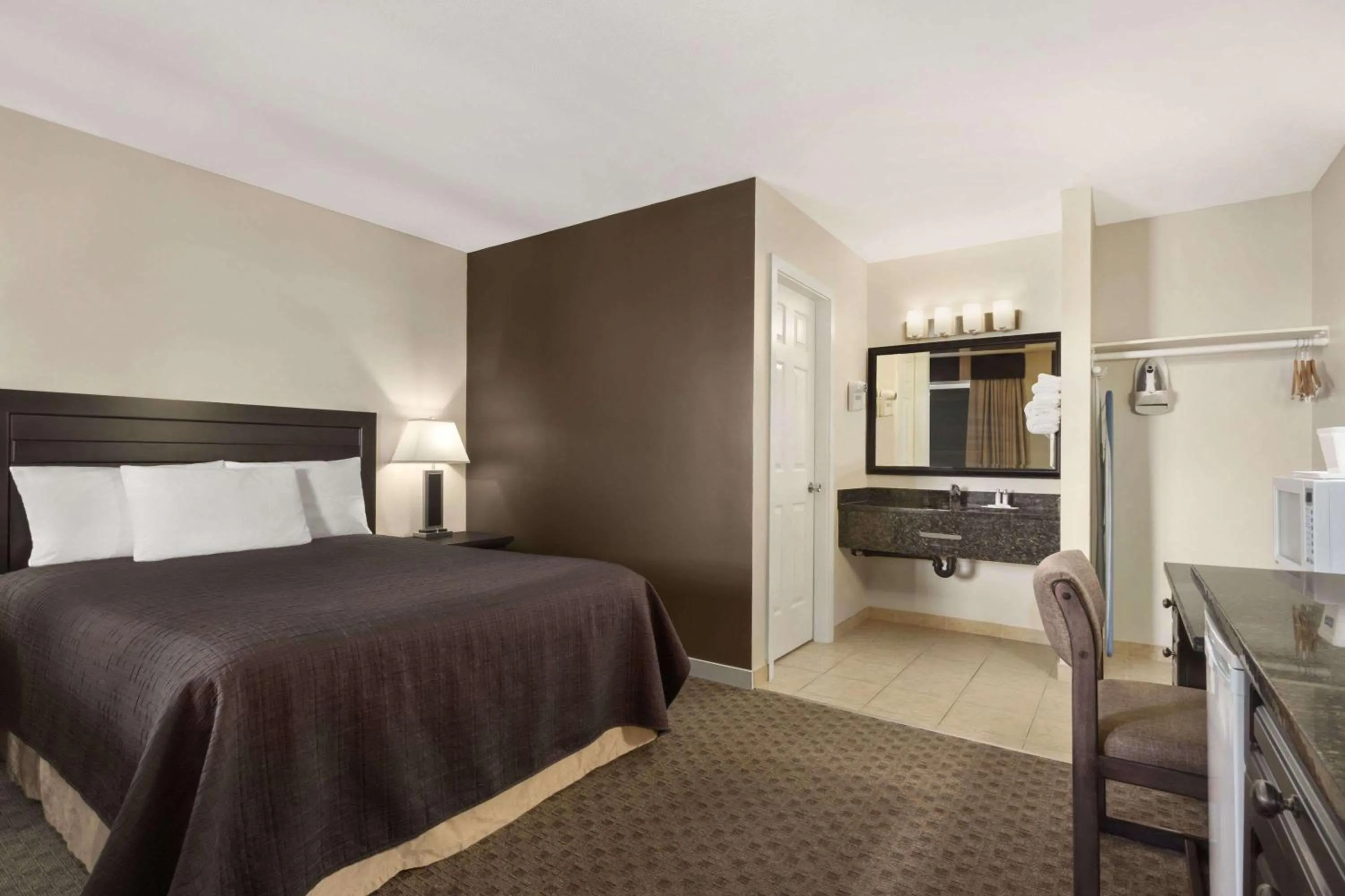 Queen Room in Travelodge by Wyndham Kamloops Mountview