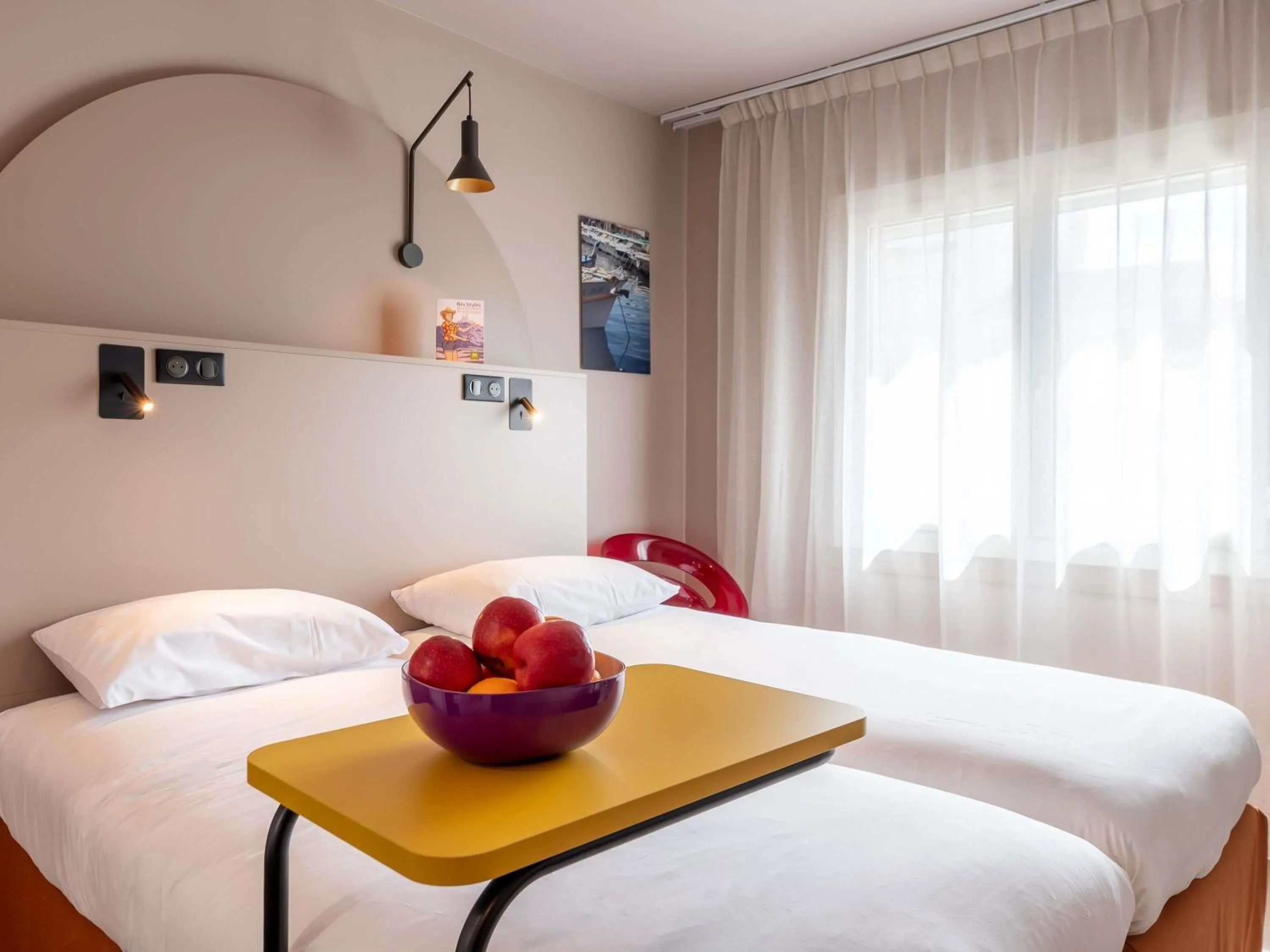 Standard Twin Room in ibis Styles Marseille Centre Prado Place Castellane