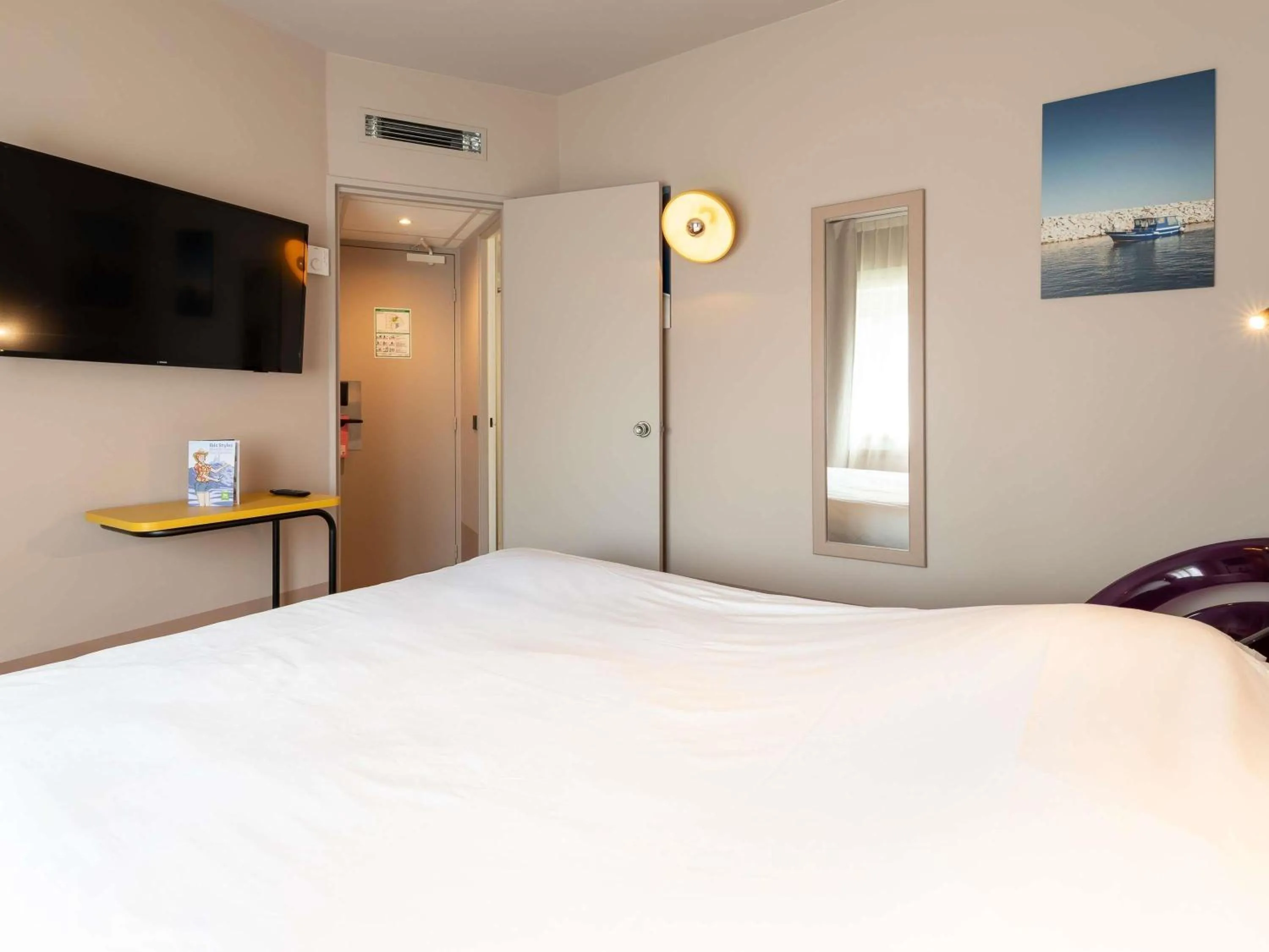 Standard Double Room in ibis Styles Marseille Centre Prado Place Castellane