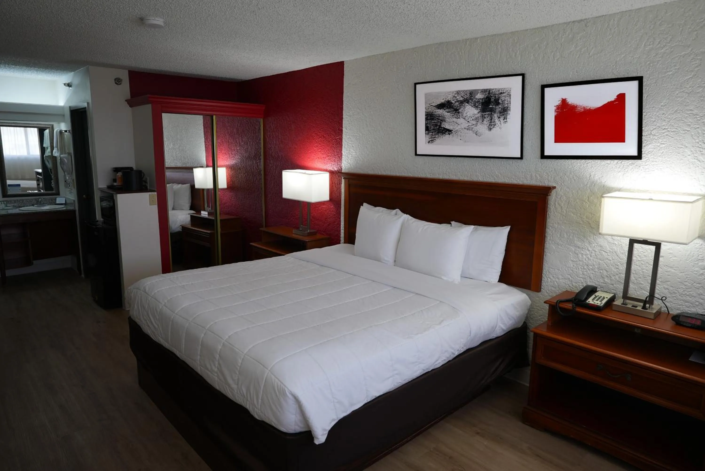 Superior King Room - Non-Smoking in Clarion Hotel Broken Arrow - Tulsa