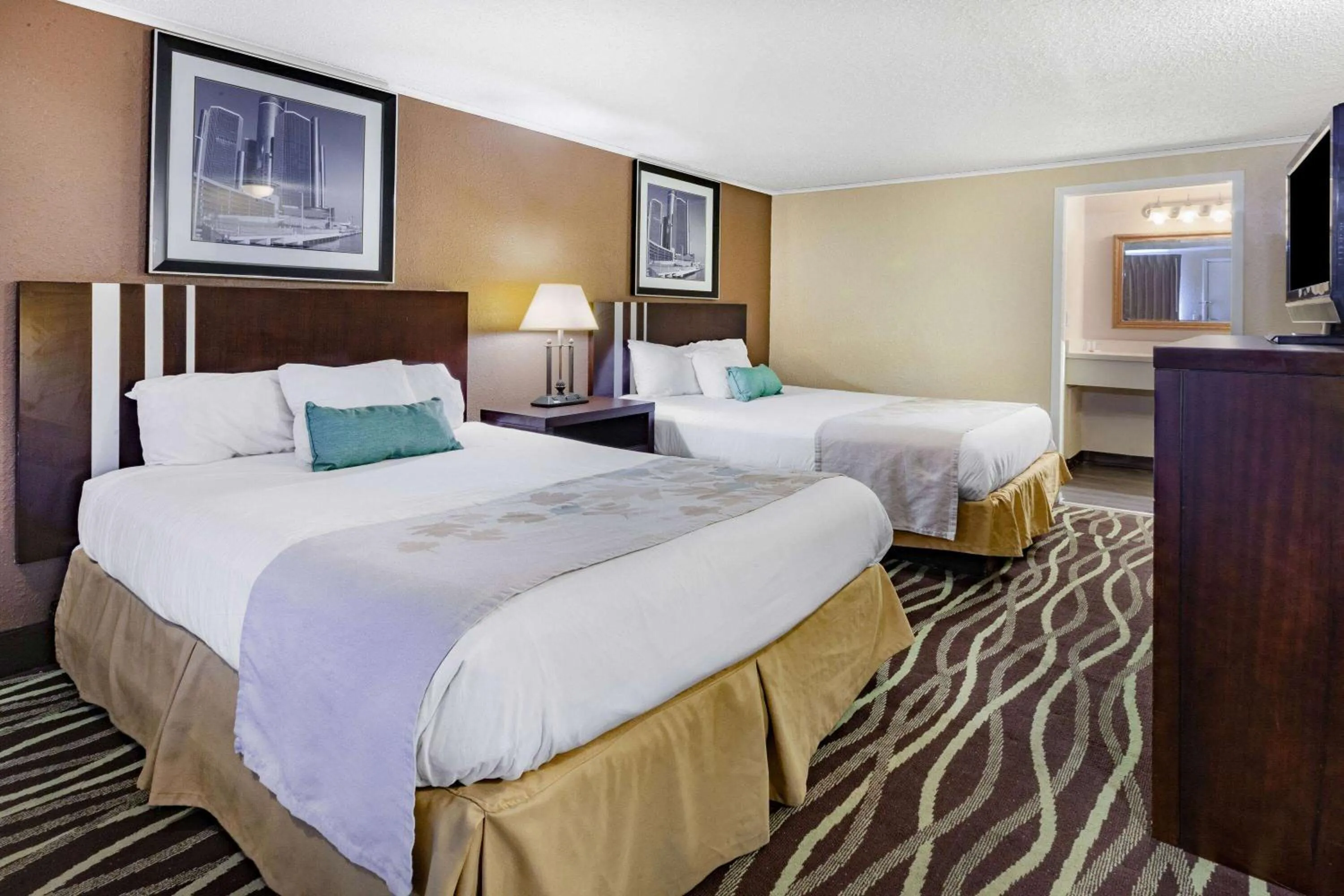 Queen Room with Two Queen Beds - Non-Smoking in Travelodge by Wyndham Monroe