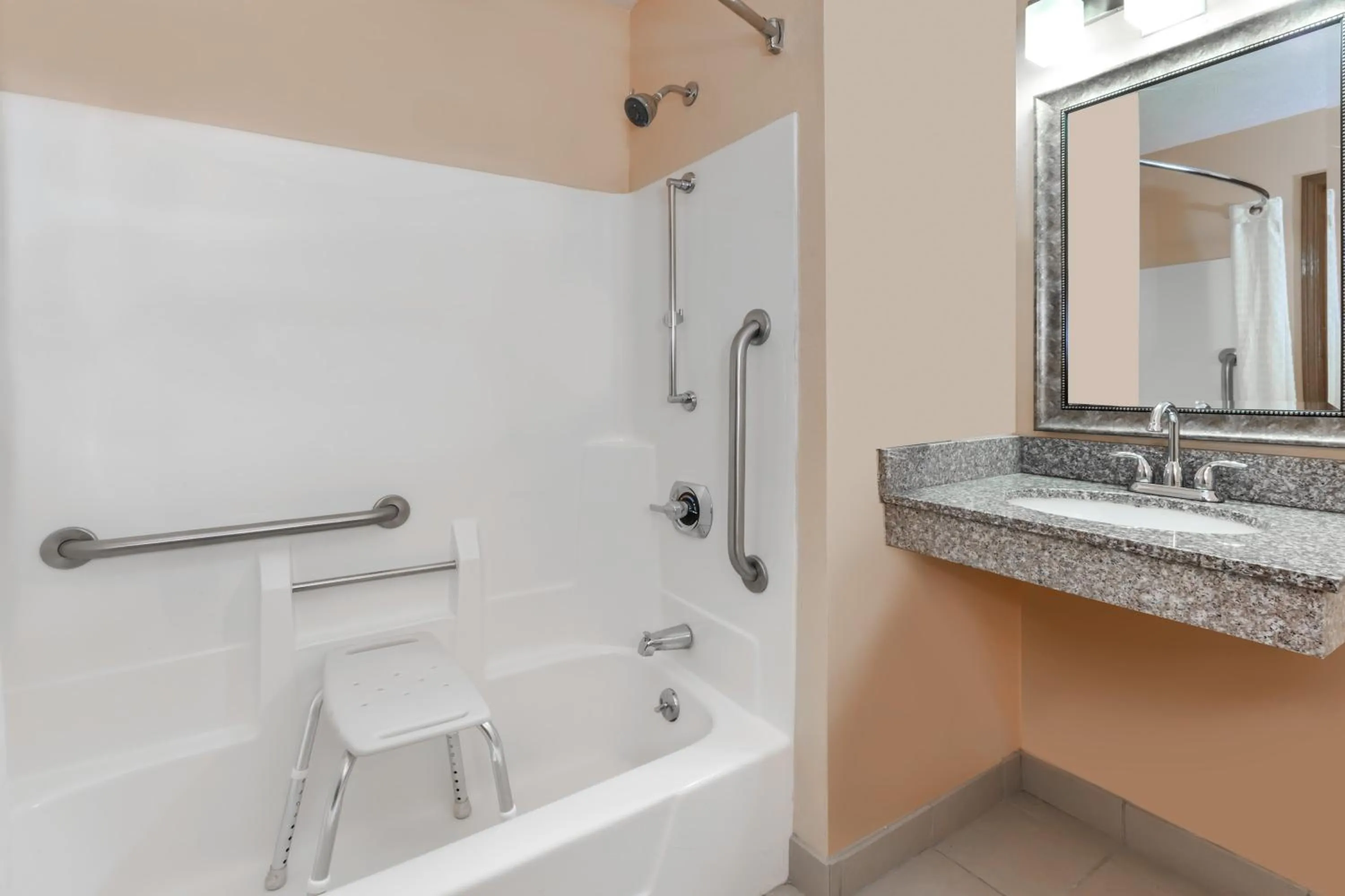 King Room - Mobility Access/Non-Smoking in Super 8 South by Wyndham