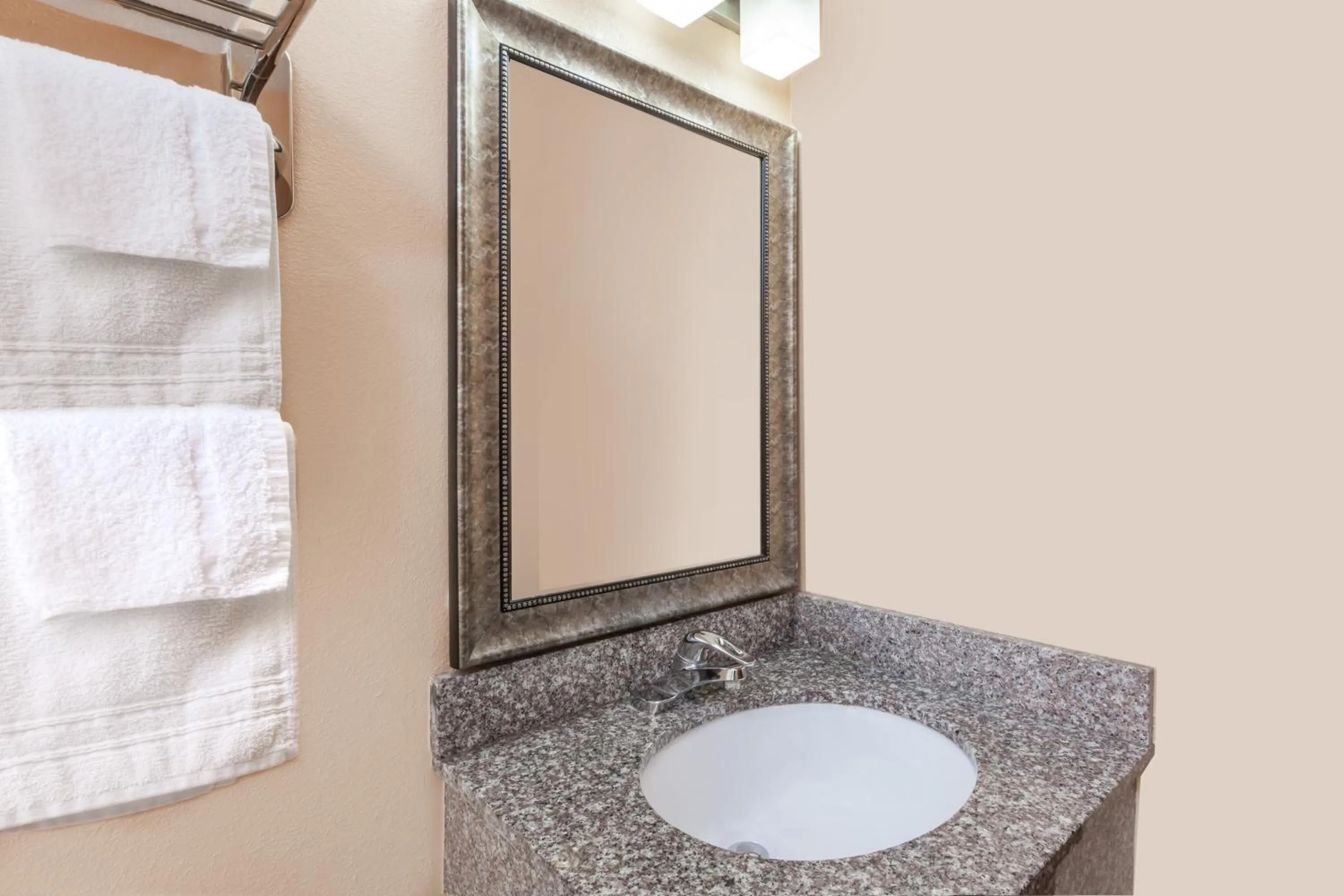 Queen Room - Smoking in Super 8 South by Wyndham