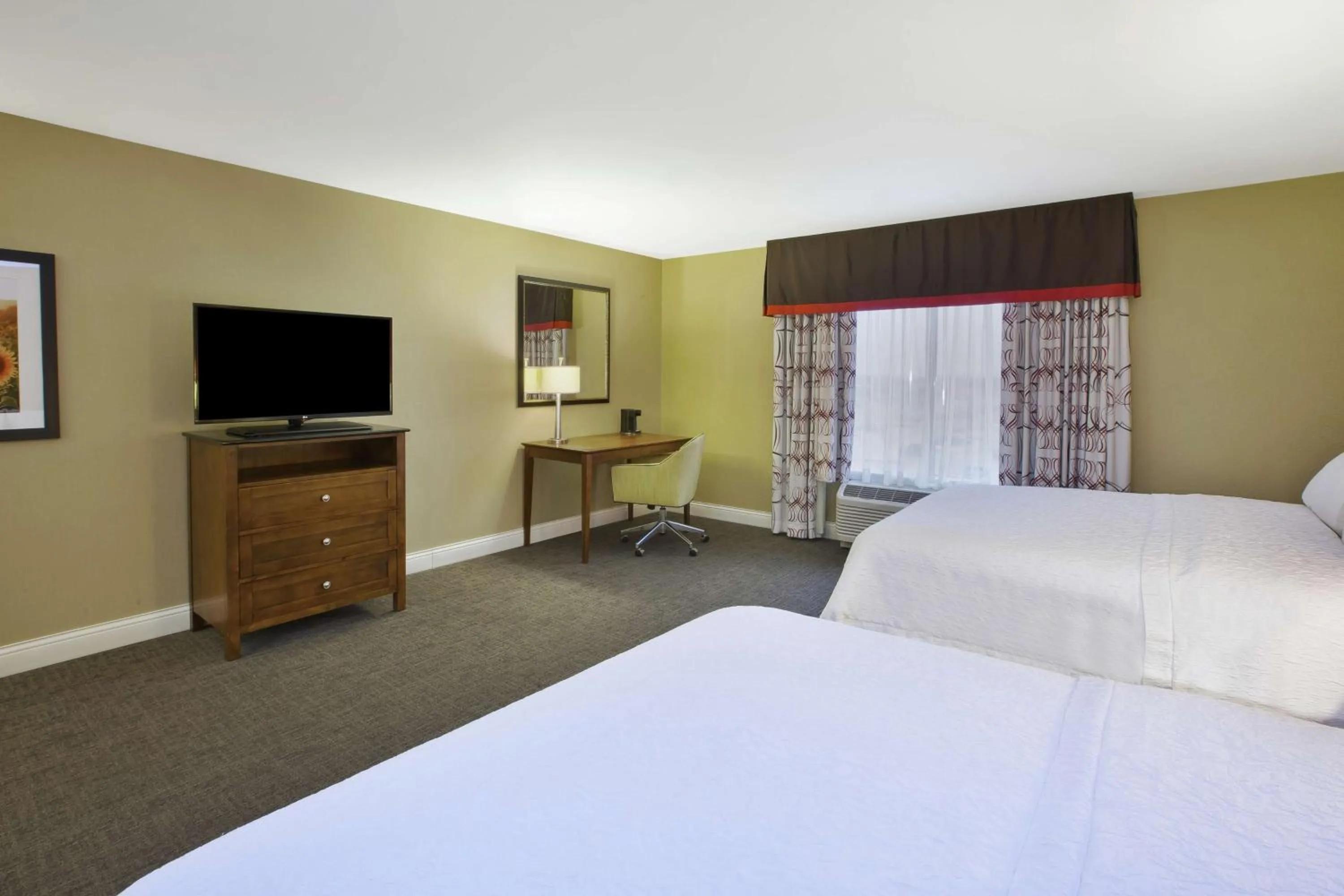 Queen Room with Two Queen Beds - Mobility and Hearing Access/Non-Smoking in Hampton Inn & Suites Wichita-Northeast