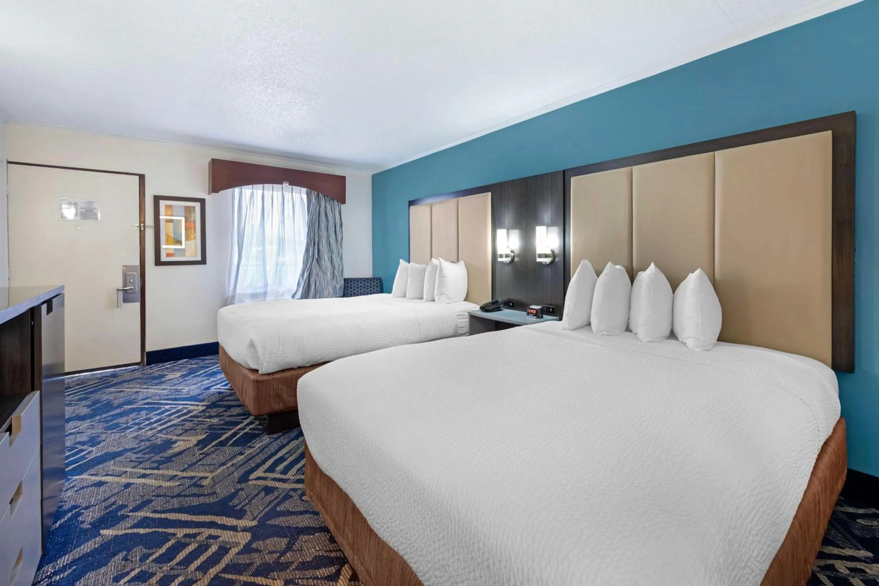 Queen Room with Two Queen Beds - Disability Access/Non-Smoking in Best Western Franklin