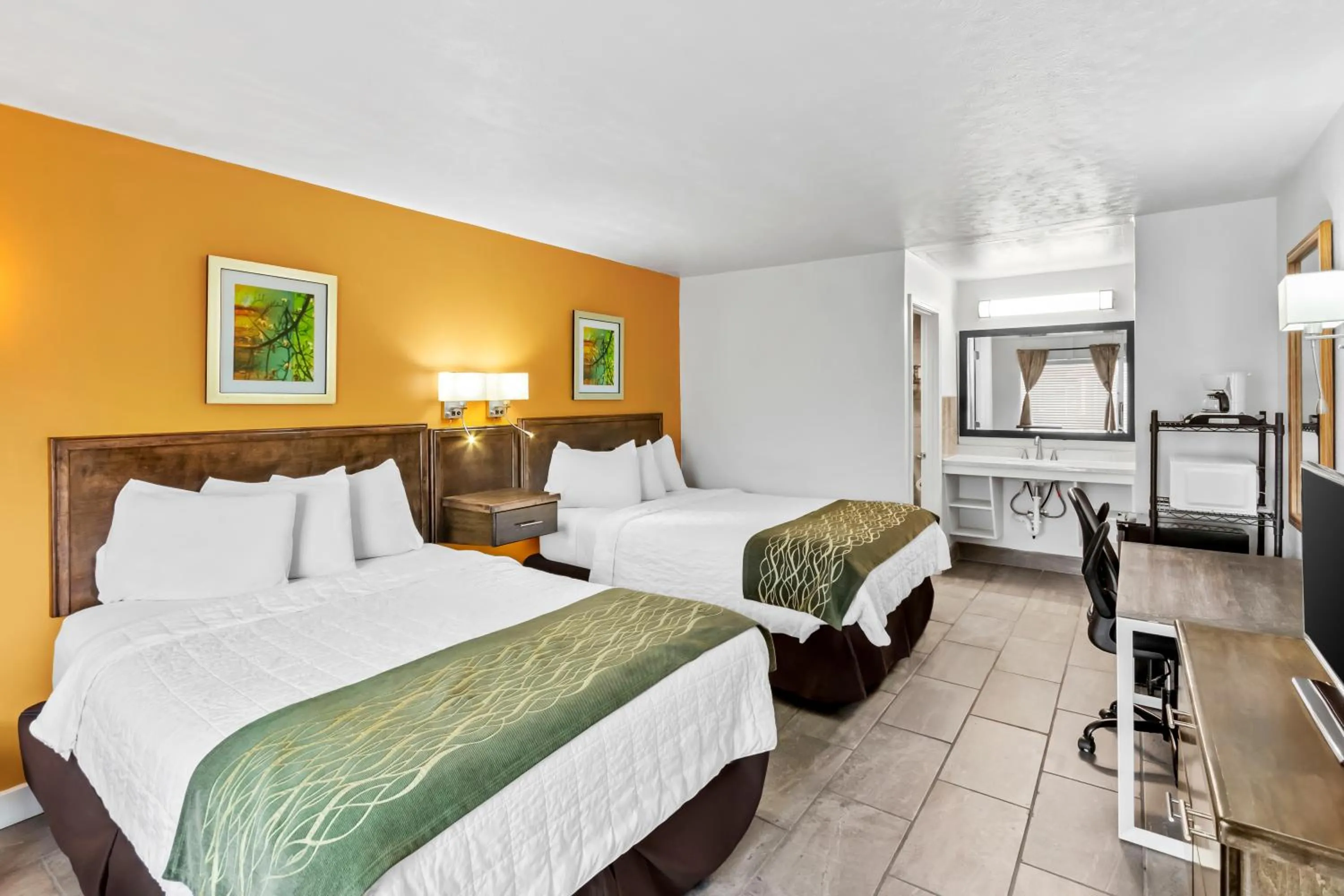 Queen Room with Two Queen Beds in Americas Best Value Inn & Suites Williamstown