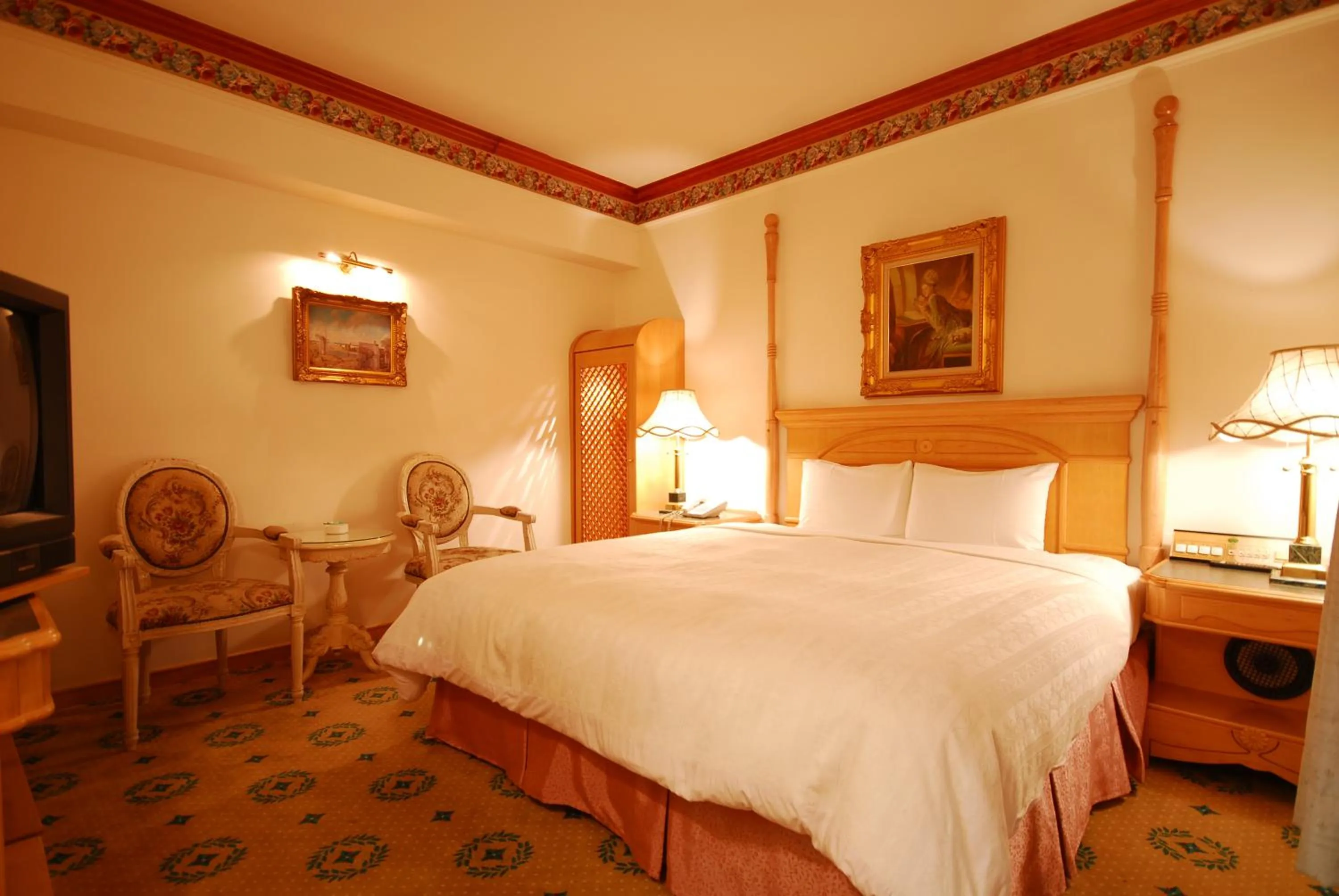 Budget Double Room in KaRo Hotel