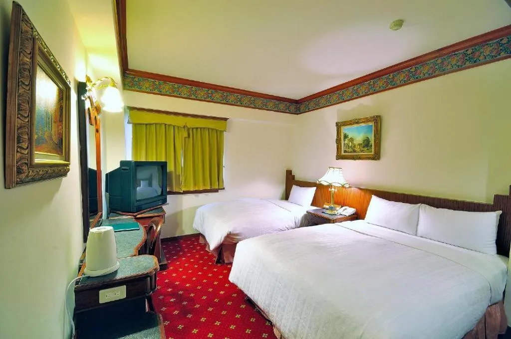 Basic Triple Room with Shared Bathroom in KaRo Hotel