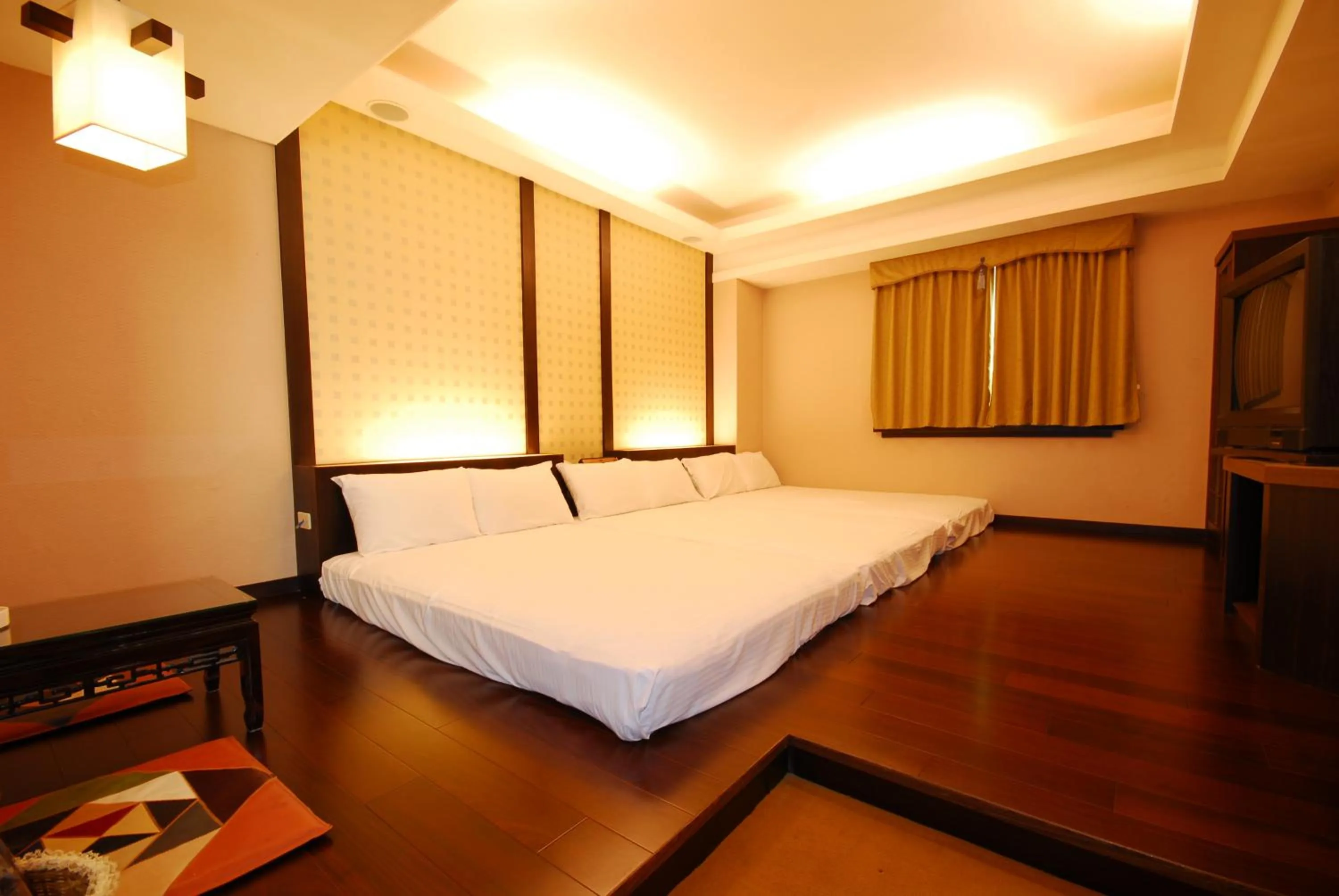 Japanese-Style Quadruple Room in KaRo Hotel