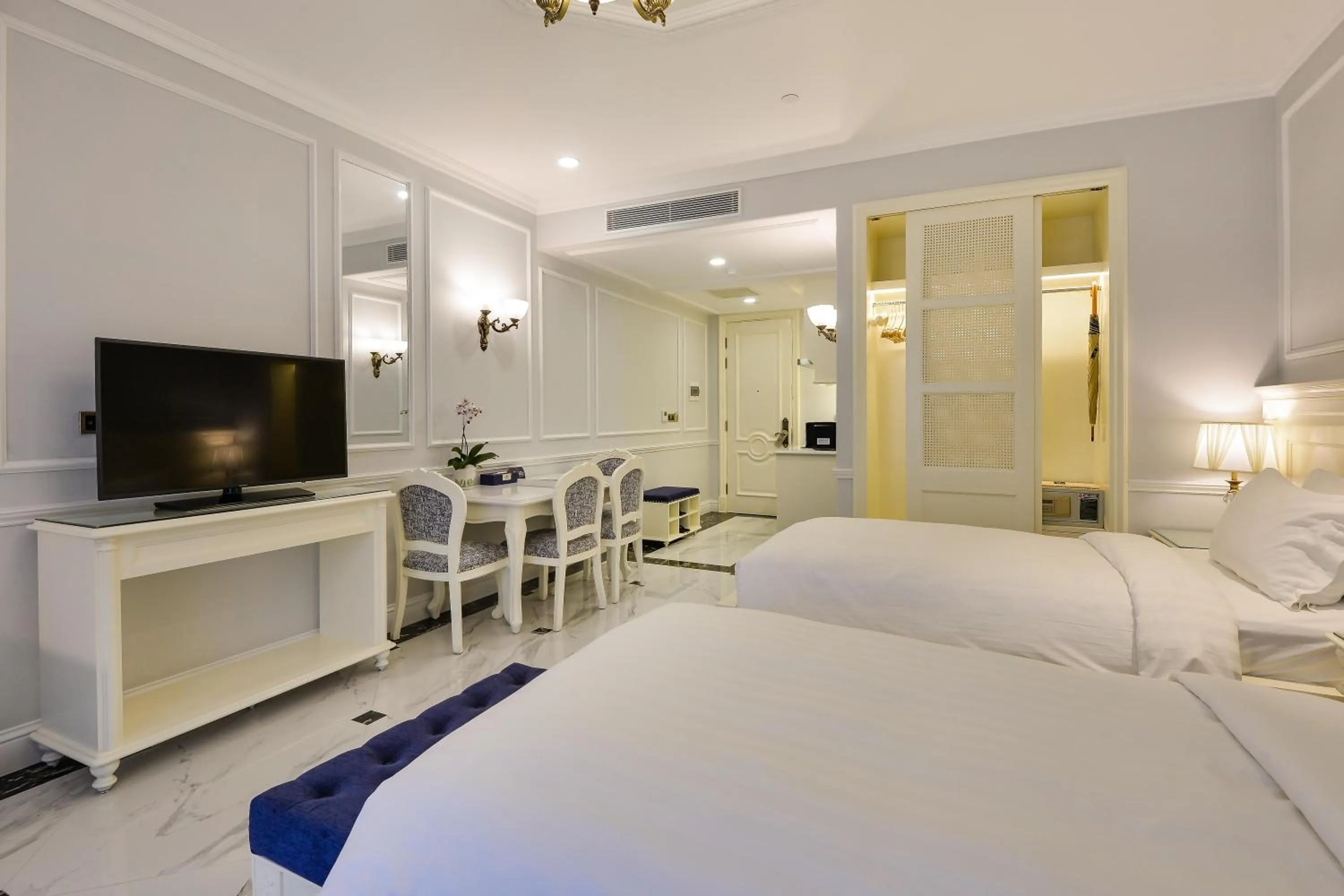 Premium Deluxe Twin Room with Ocean View in Lan Rung Beach Resort