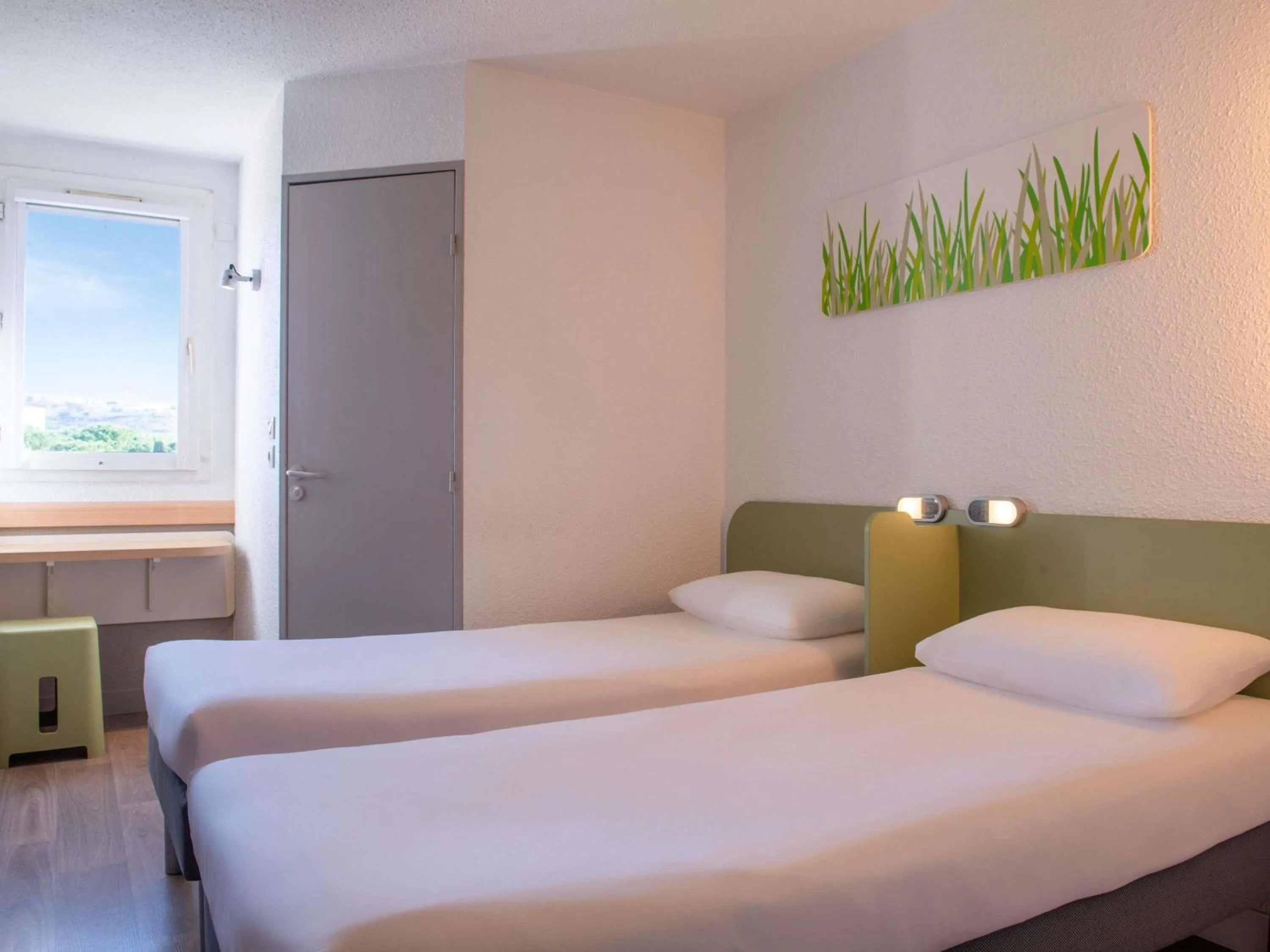 Twin Room in ibis budget Marseille Aeroport Provence