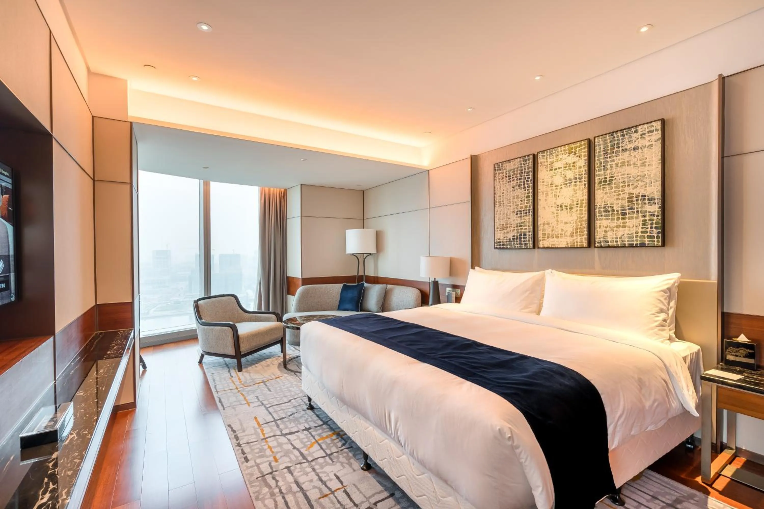 1 King Bed Junior Suite Pearl River View in InterContinental Guangzhou Exhibition Center by IHG
