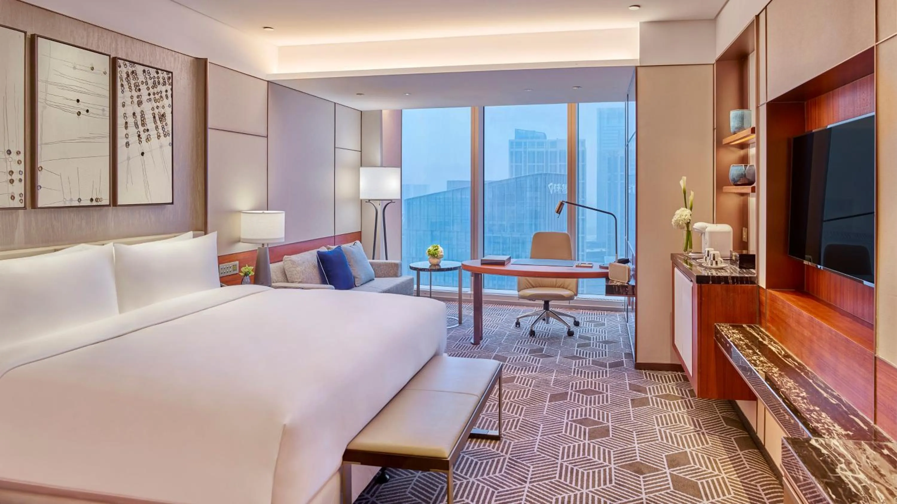 1 King Bed Classic Canton Tower View in InterContinental Guangzhou Exhibition Center by IHG