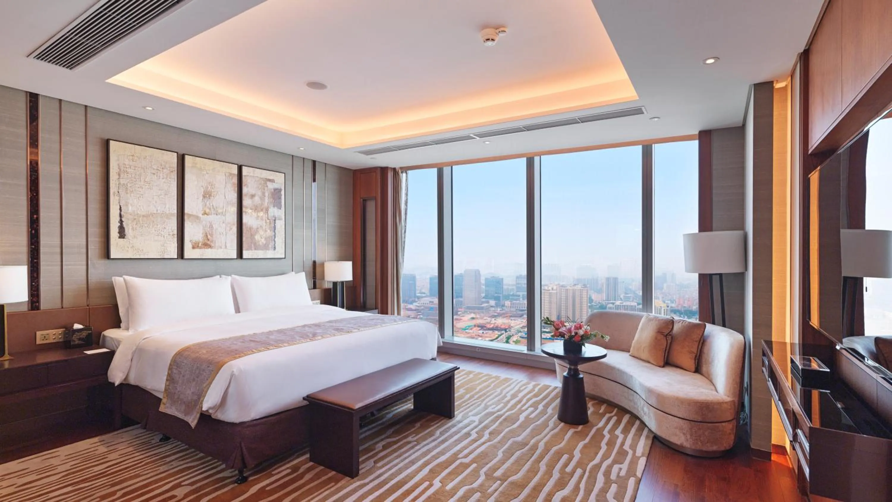 Upgraded Classic Room in InterContinental Guangzhou Exhibition Center by IHG