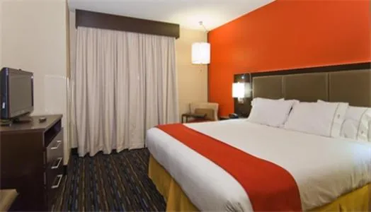 Standard King Room - Accessible in Holiday Inn Express Fulton by IHG