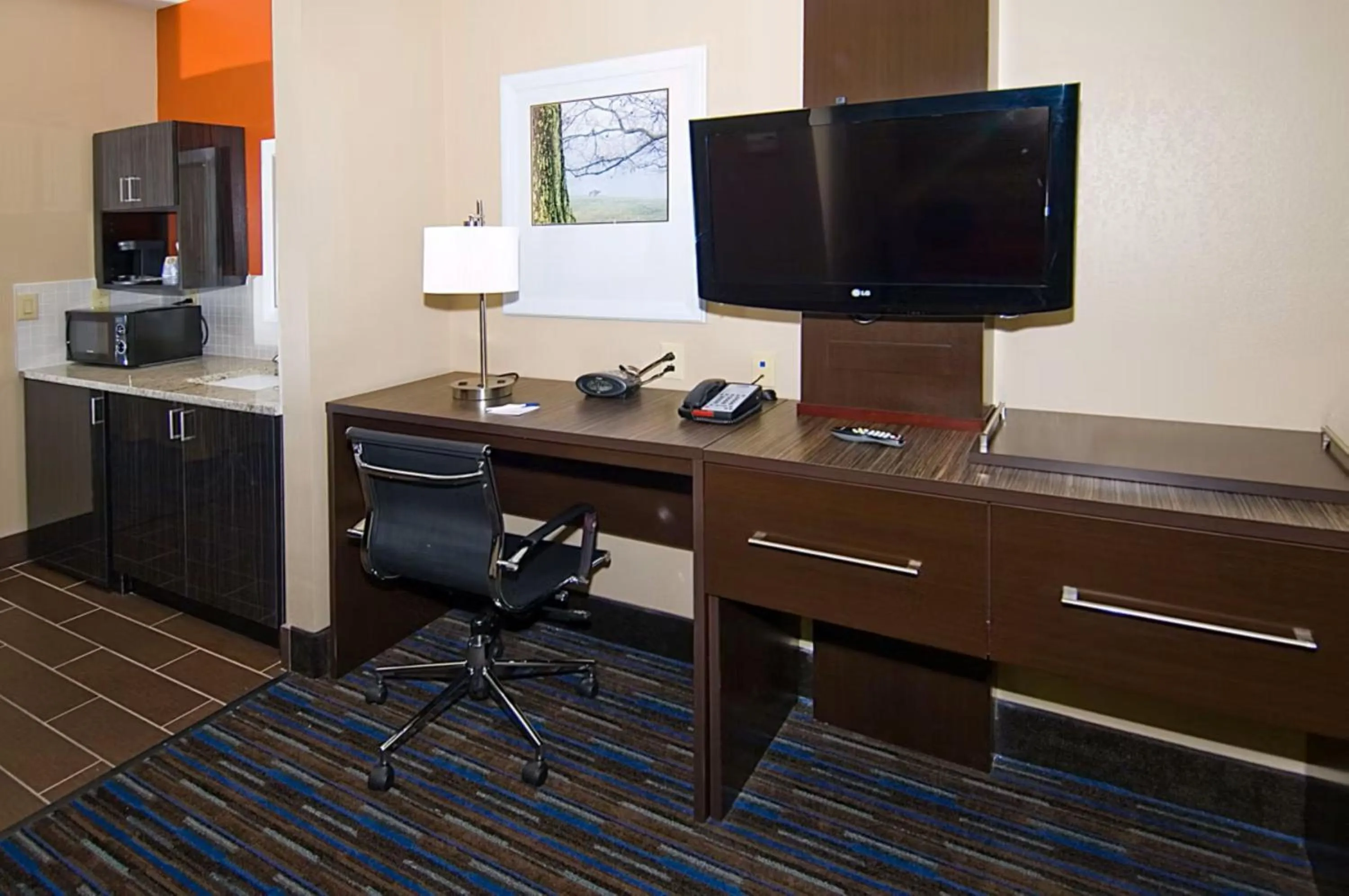 King Suite in Holiday Inn Express Fulton by IHG