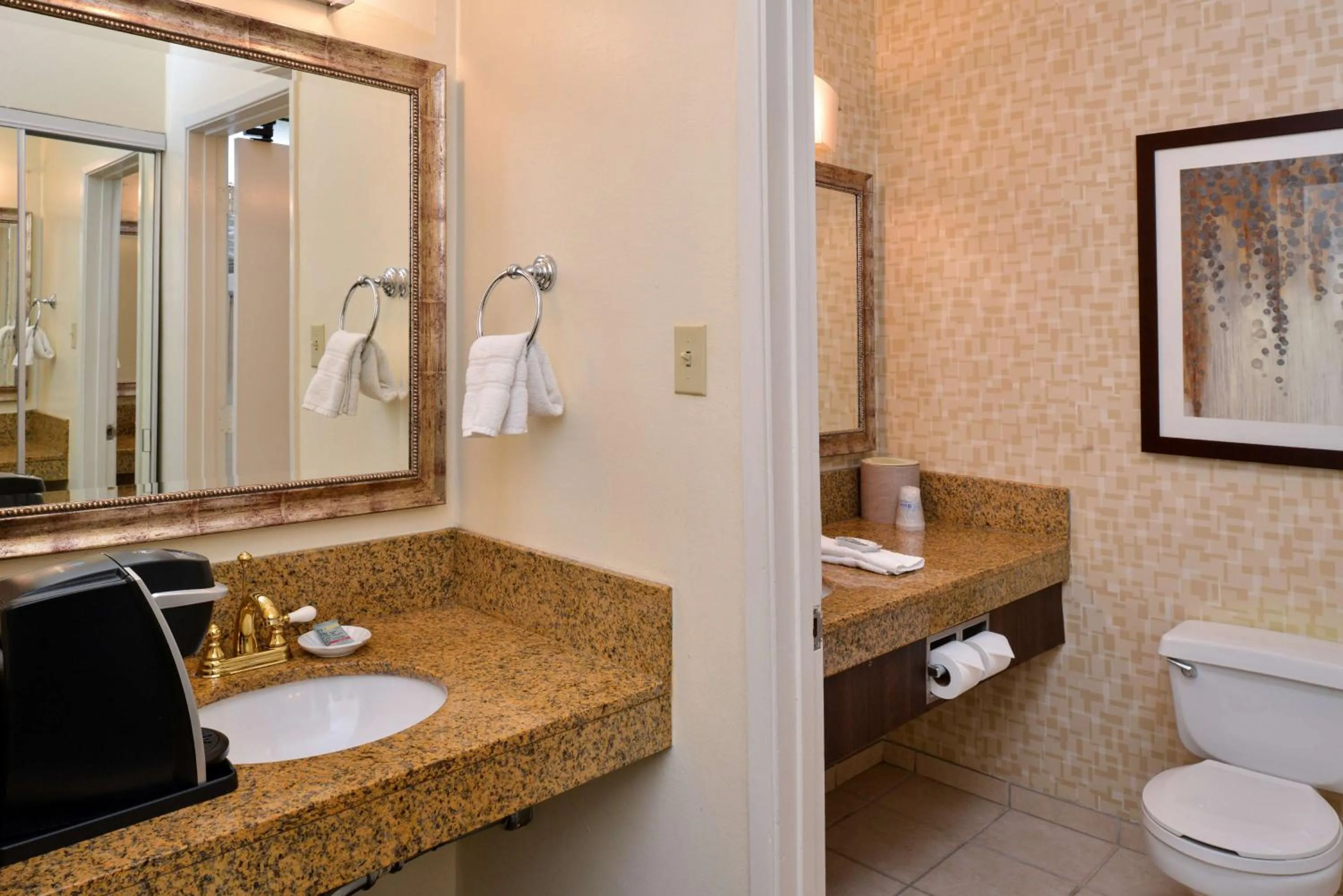 Deluxe Room with Queen Bed and Double Bed in Best Western Corte Madera Inn
