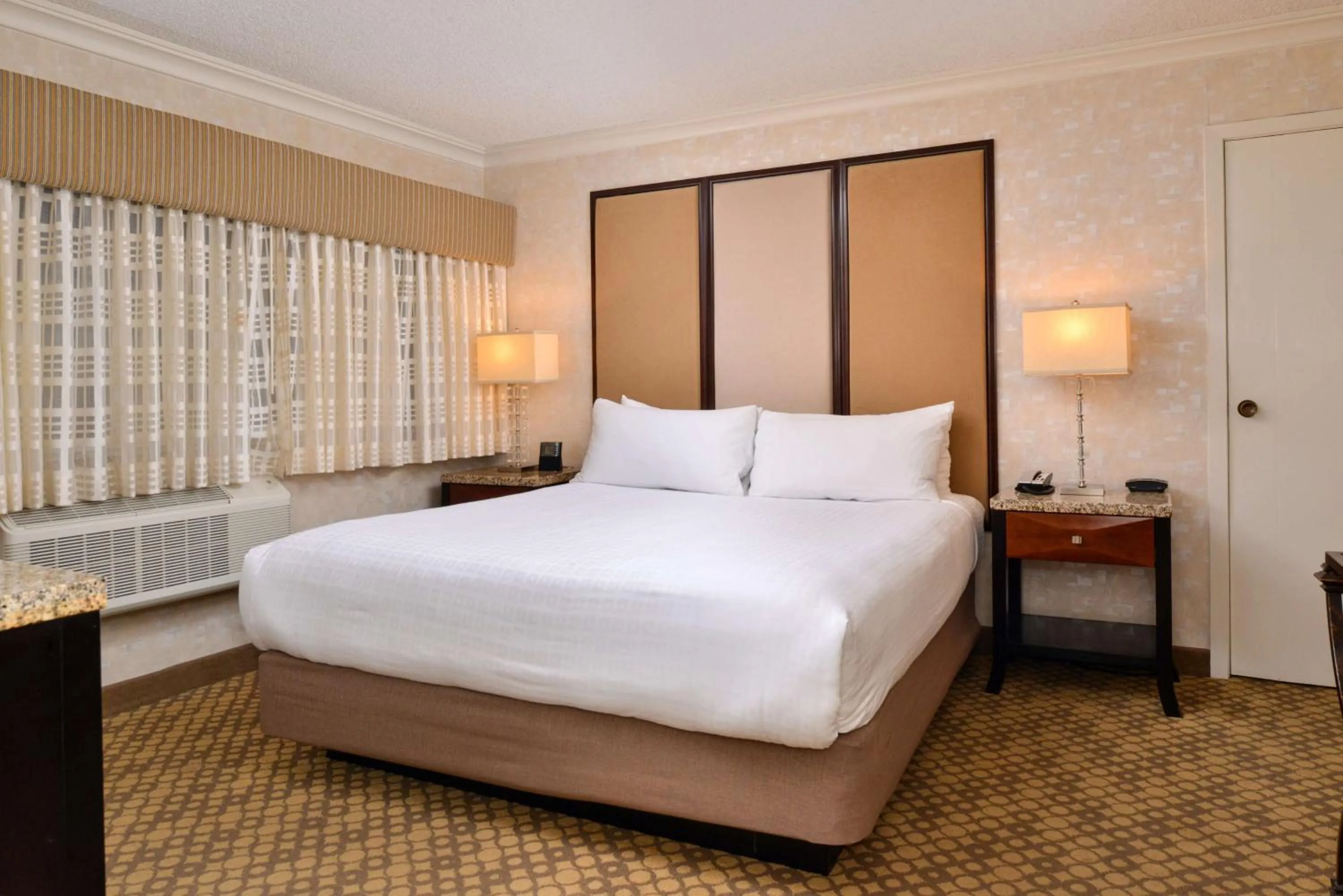King Room with Roll-in Shower - Disability Access/Non-Smoking in Best Western Corte Madera Inn