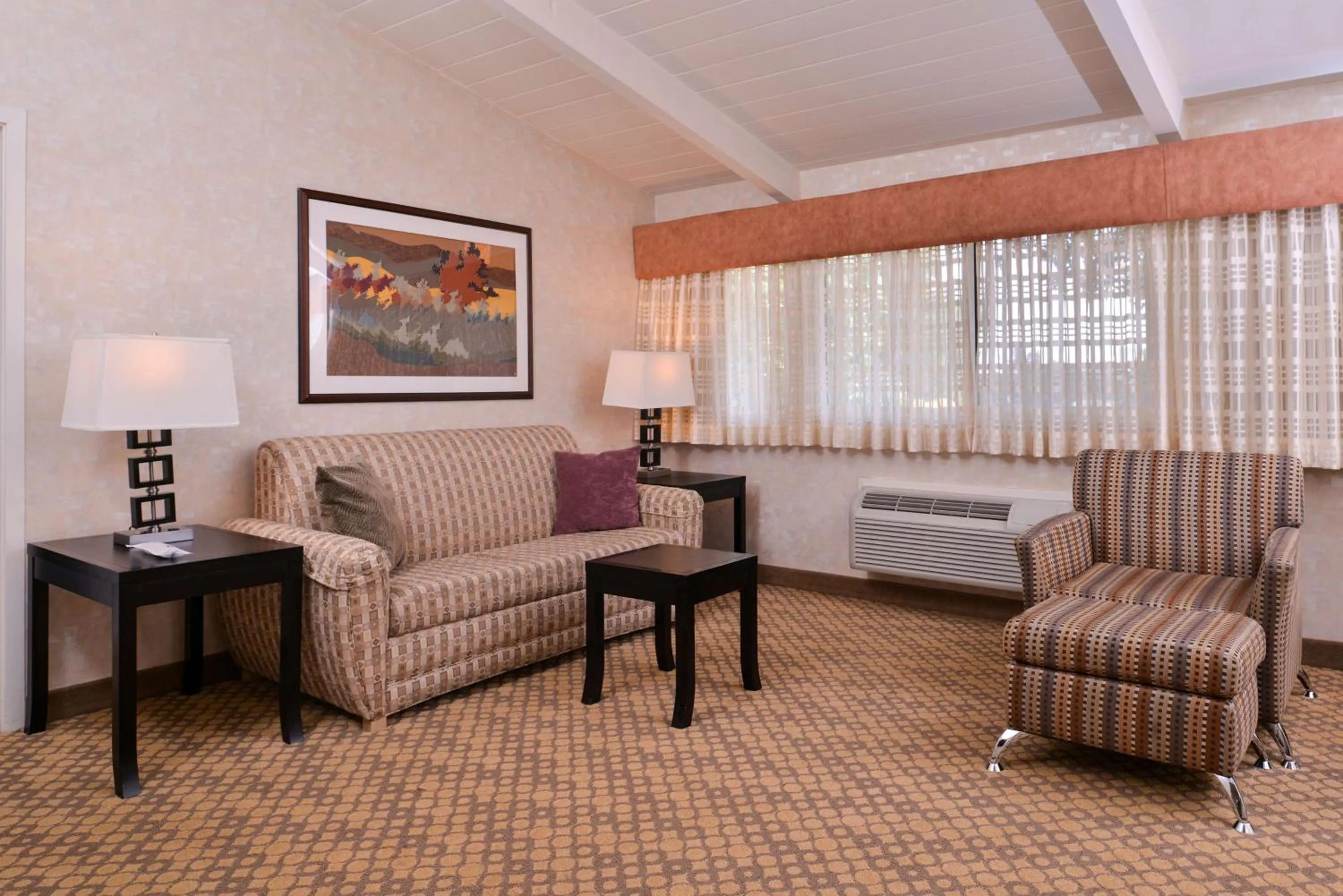 Queen Suite with Courtyard in Best Western Corte Madera Inn