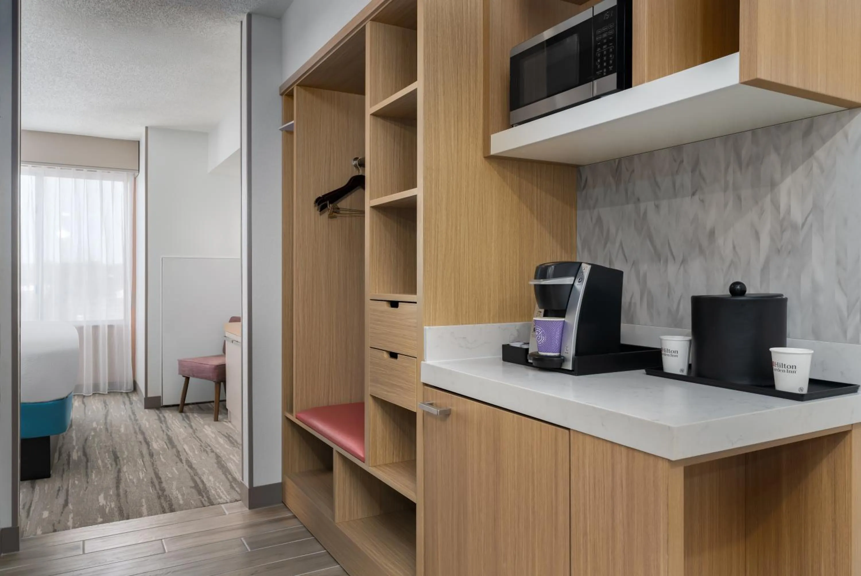 Junior King Suite with Seating Area in Hilton Garden Inn Dover