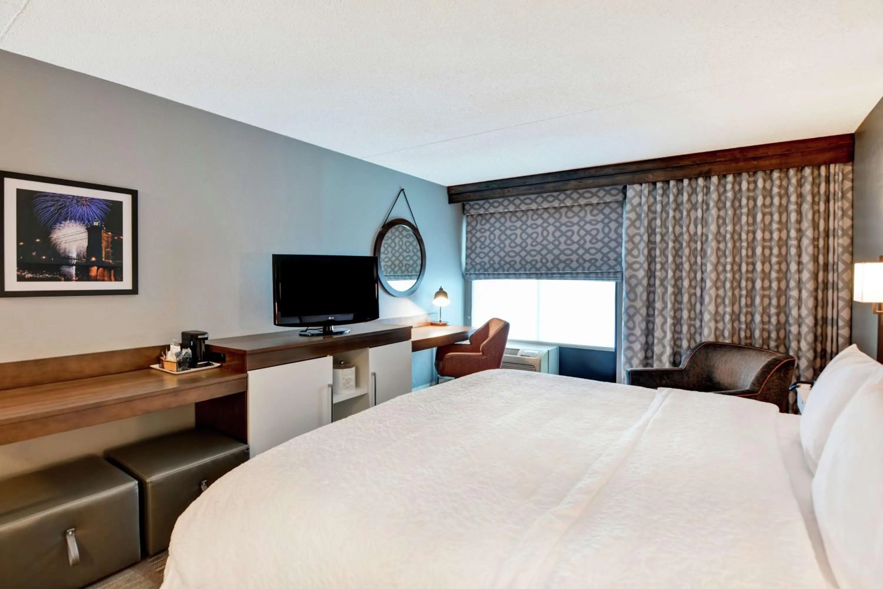 Double Room with Tub - Mobility and Hearing Accessible/Non-Smoking in Hampton Inn Cincinnati Airport South