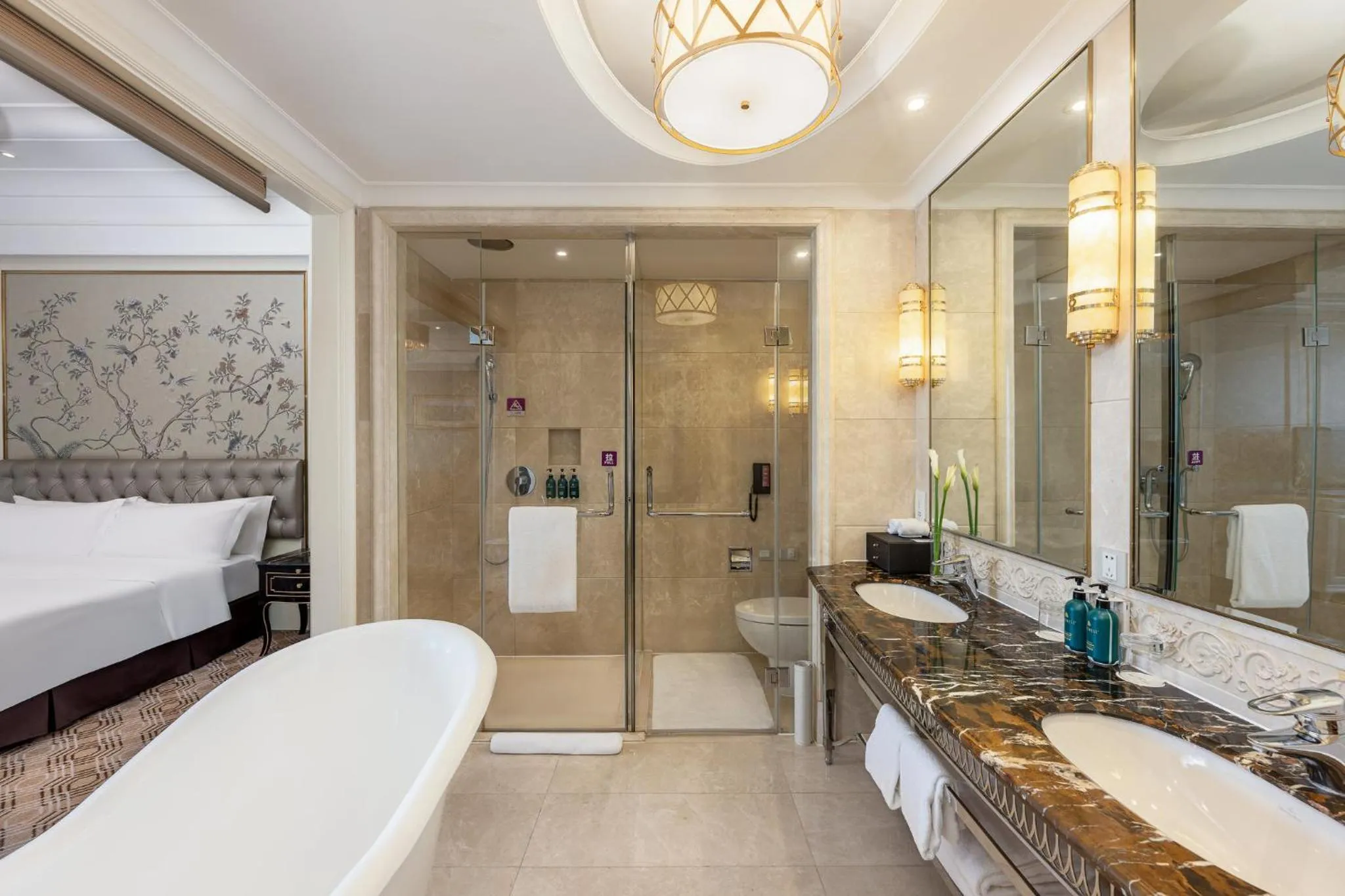 One-Bedroom King Suite - Non-Smoking in Crowne Plaza Zhengzhou by IHG