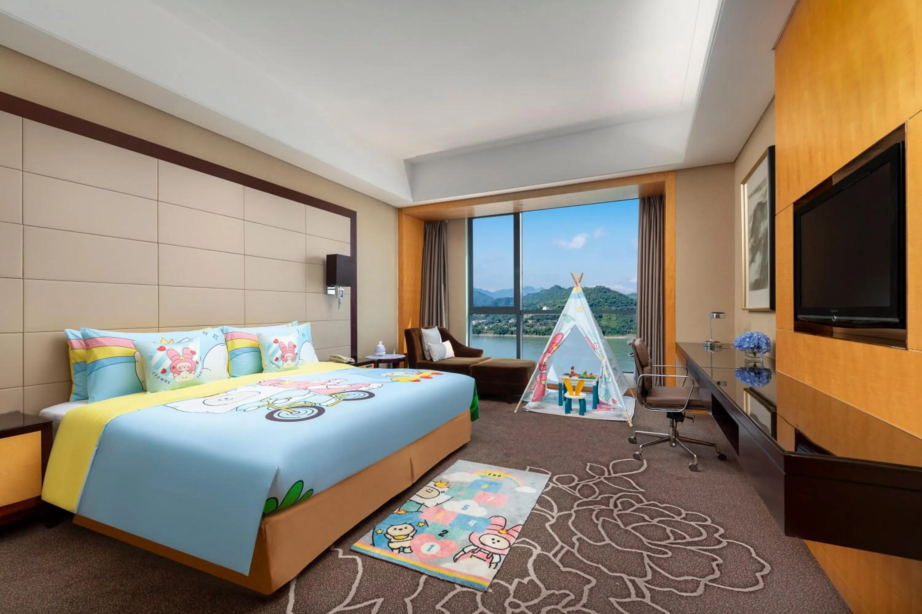 Standard King Room - Kids Theme in Crowne Plaza Yichang by IHG