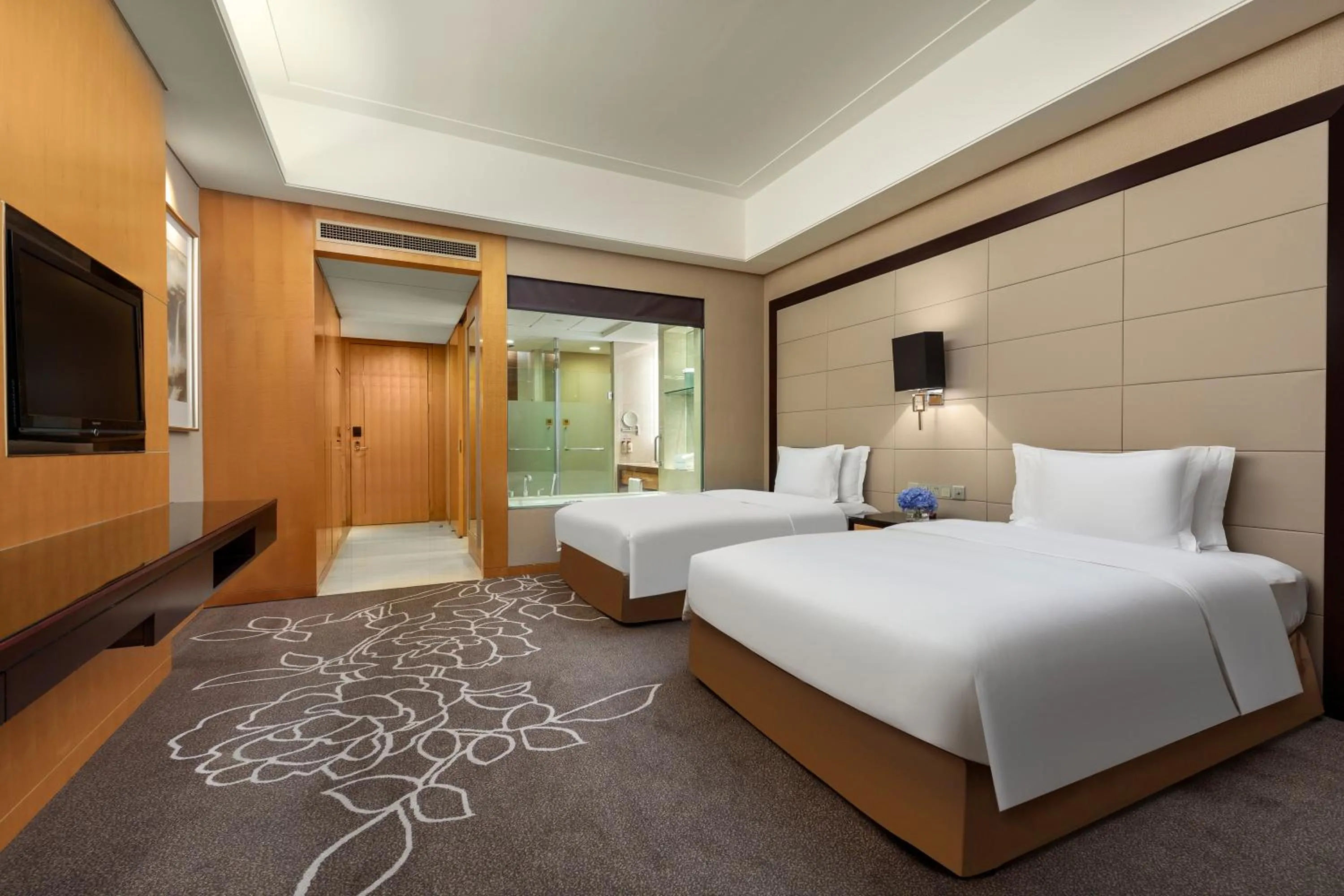 High Floor Standard Twin Room in Crowne Plaza Yichang by IHG