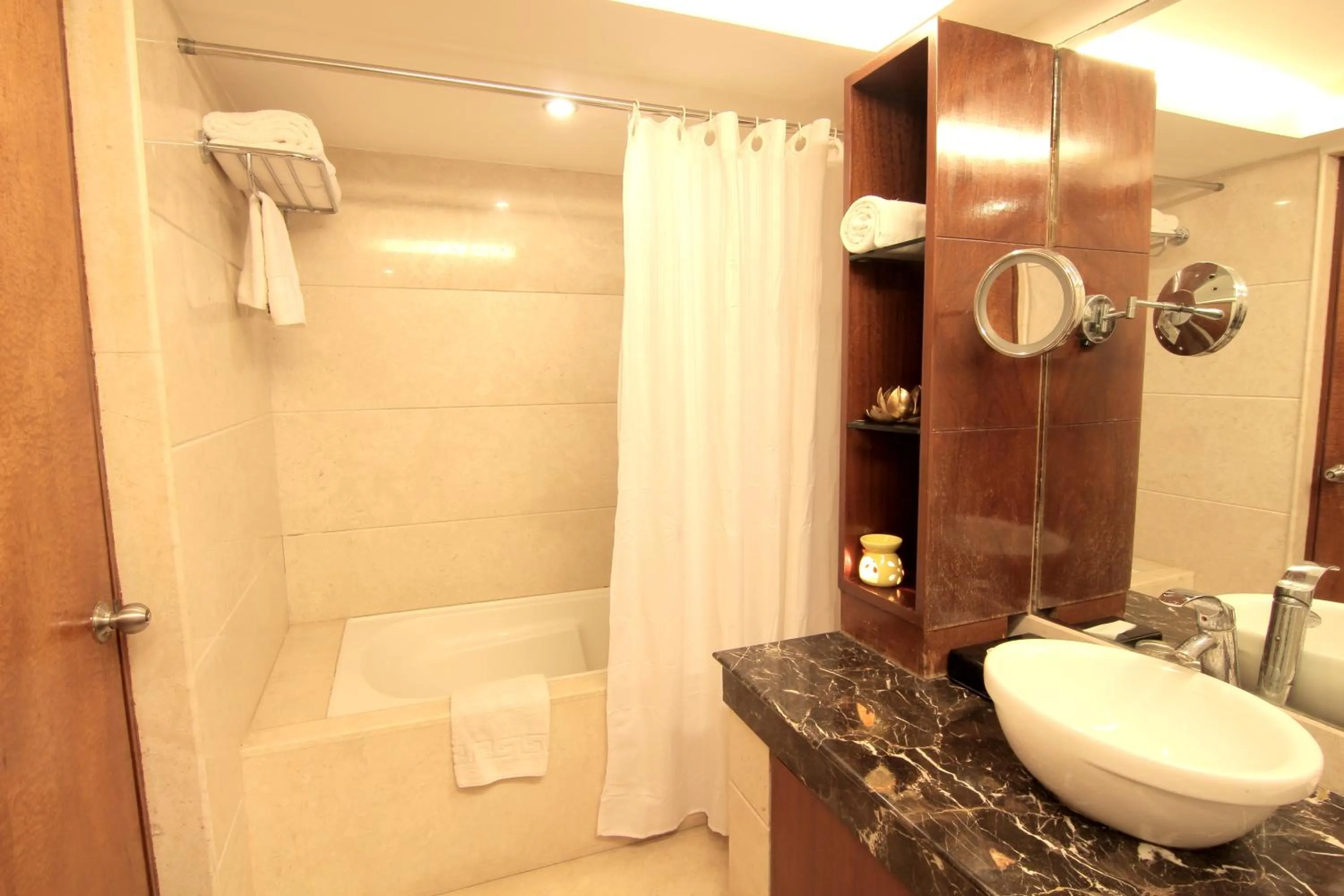 King Suite - single occupancy in Fortel