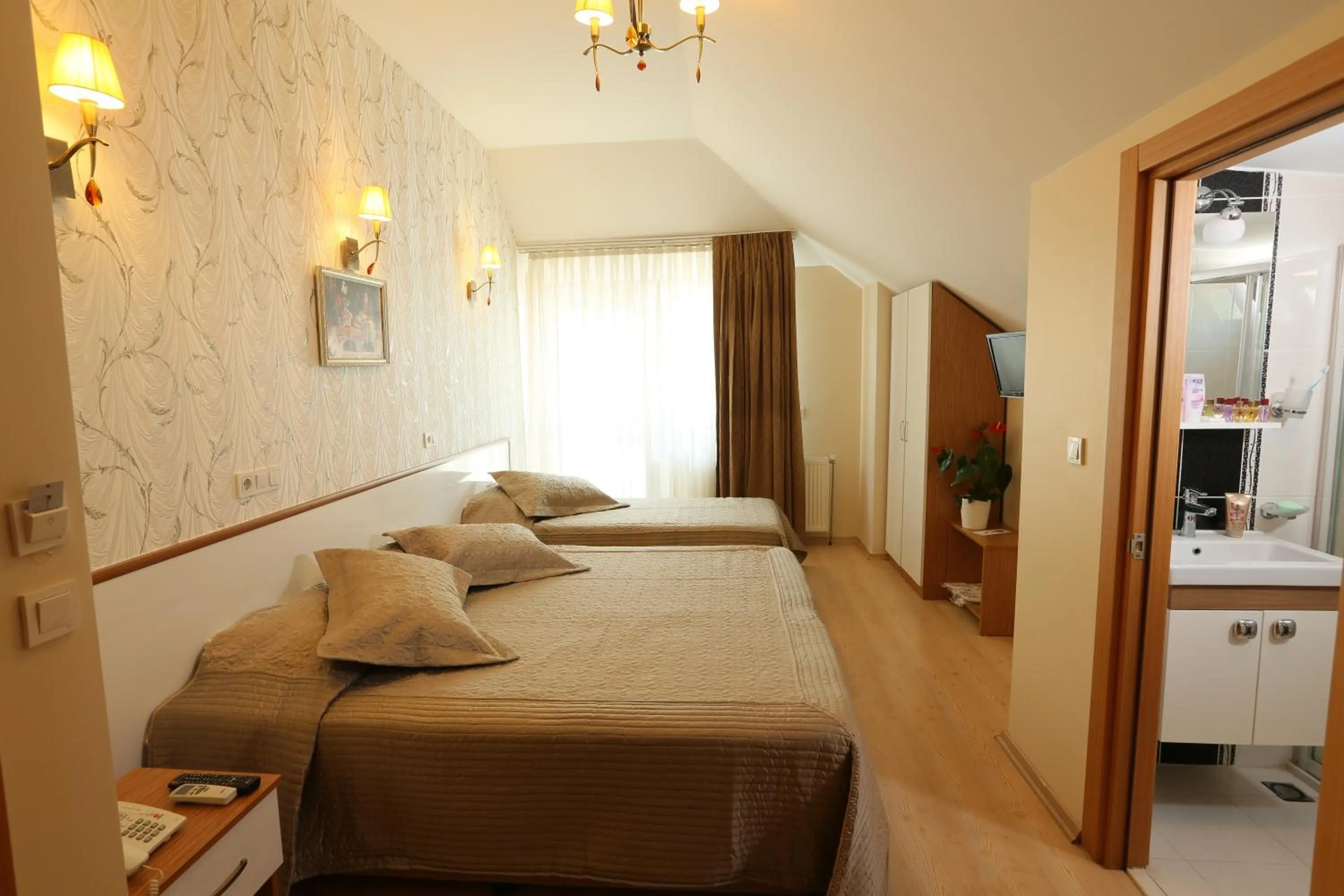 Standard Triple Room in Hotel Avcilar City