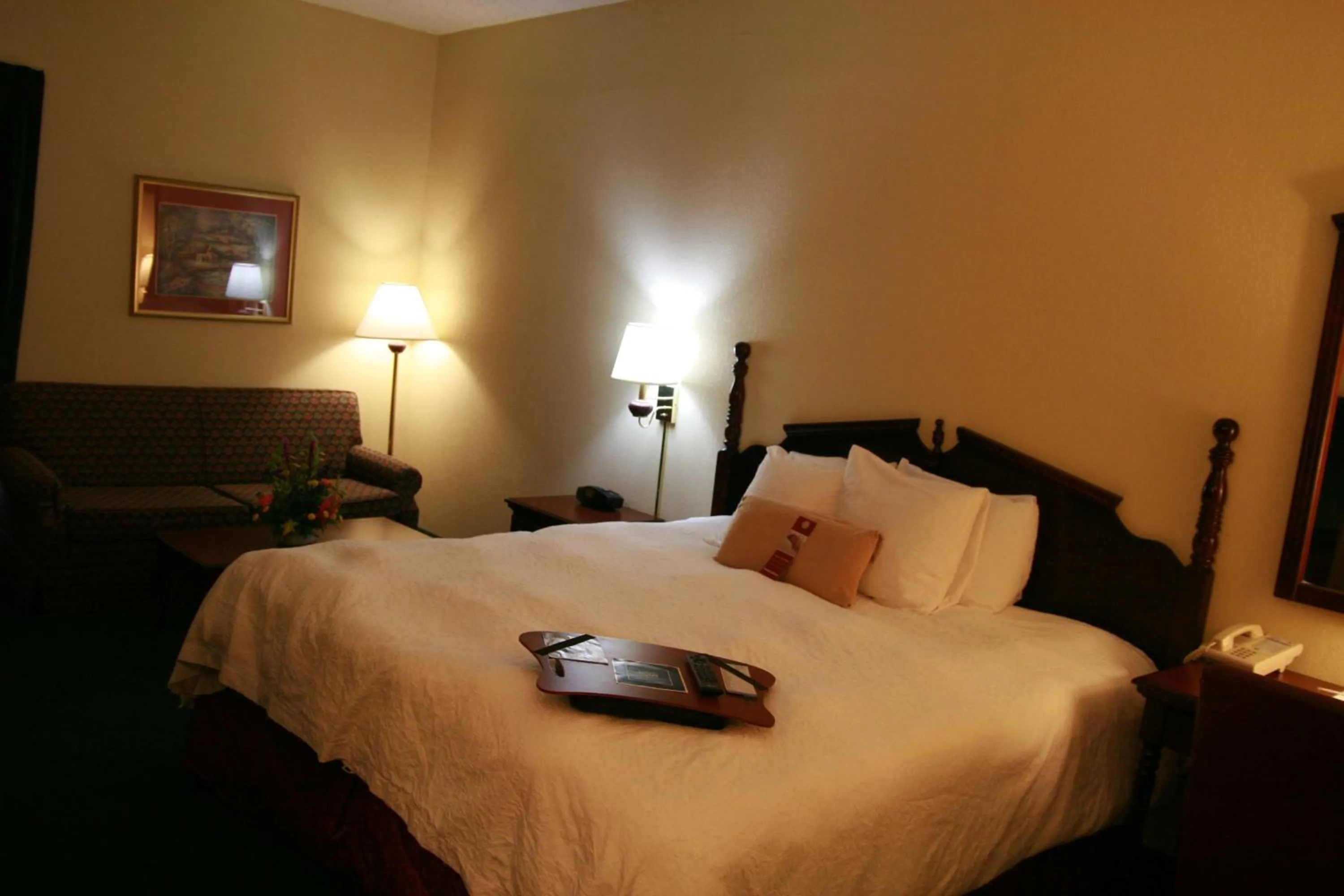 King Room with Sofa Bed and Study - Non-Smoking in Hampton Inn Russellville