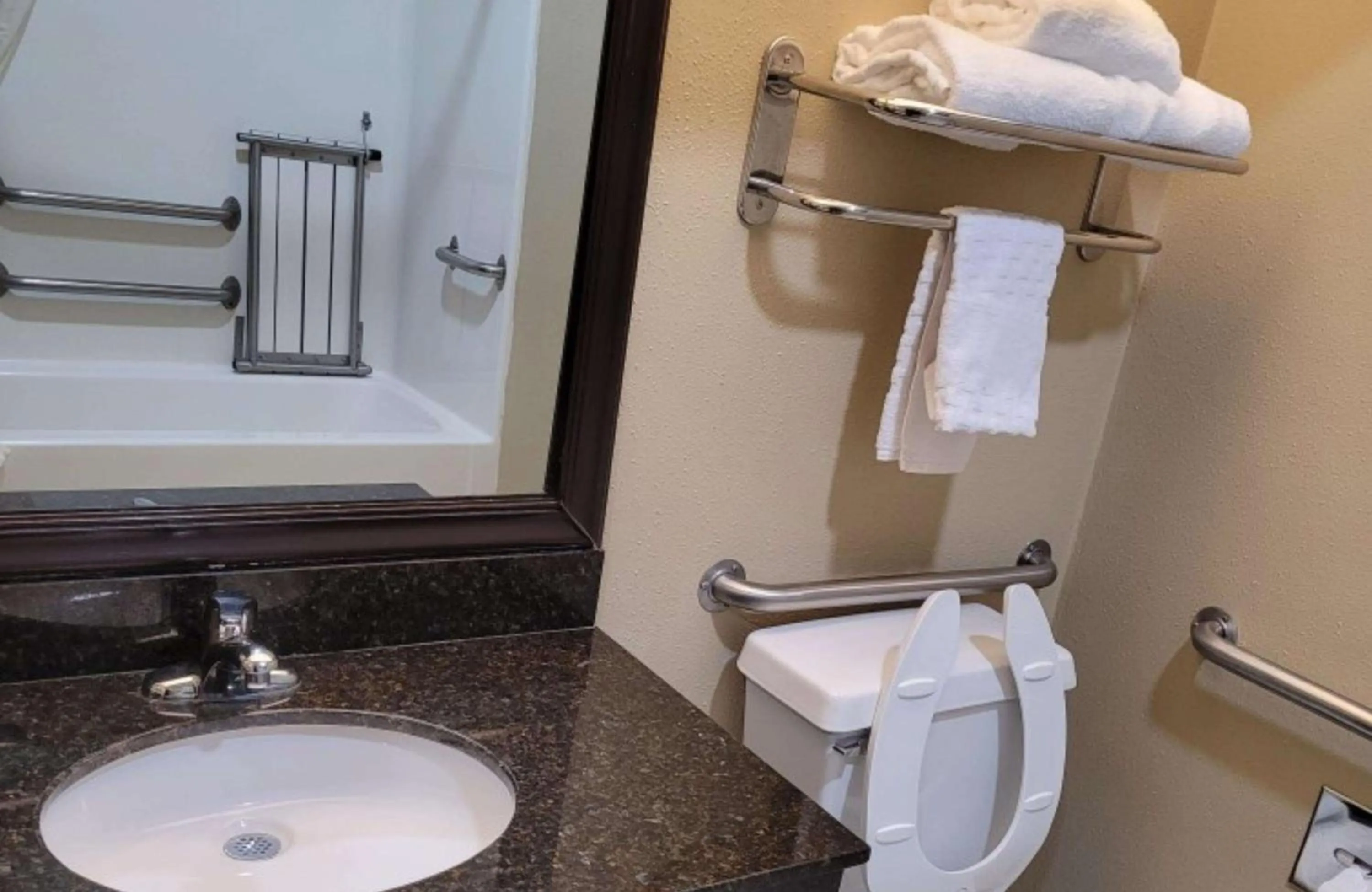 Queen Room with Two Queen Beds - Disability Access/Bath Tub in Best Western Plus Mishawaka Inn