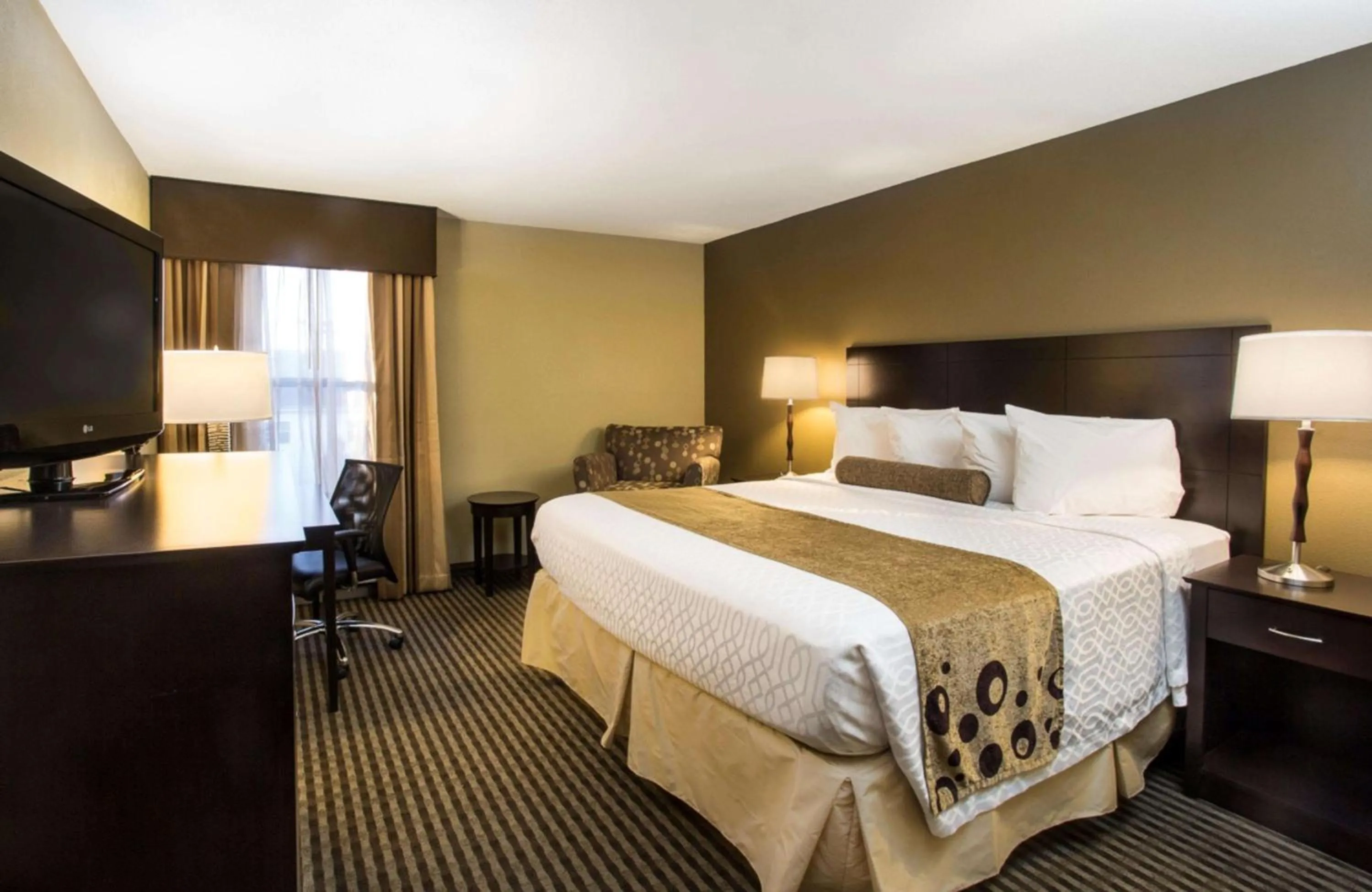 King Room - Non-Smoking in Best Western Plus Mishawaka Inn