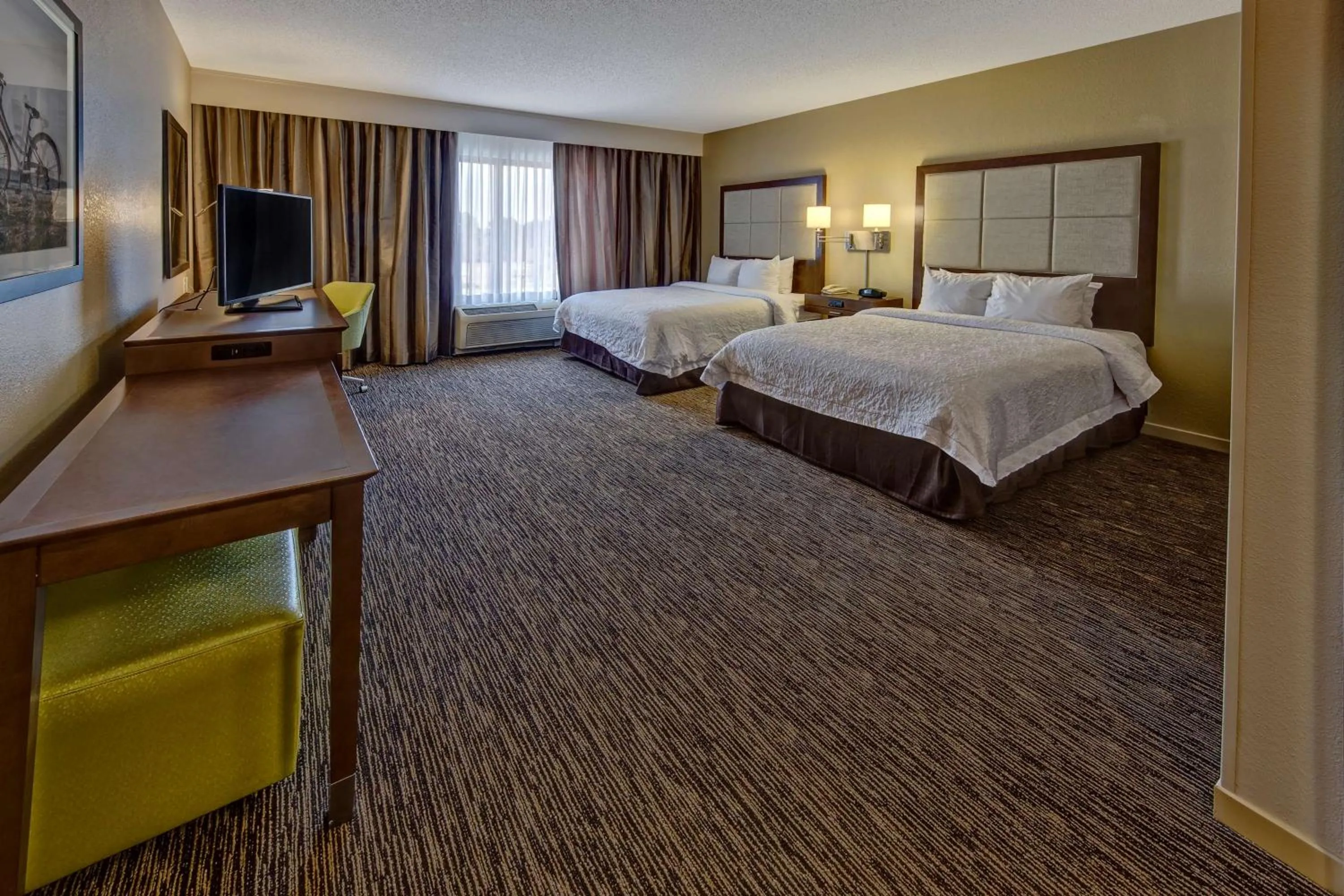 Queen Room with Two Queen Beds - Mobility and Hearing Access/Non-Smoking in Hampton Inn Dunn