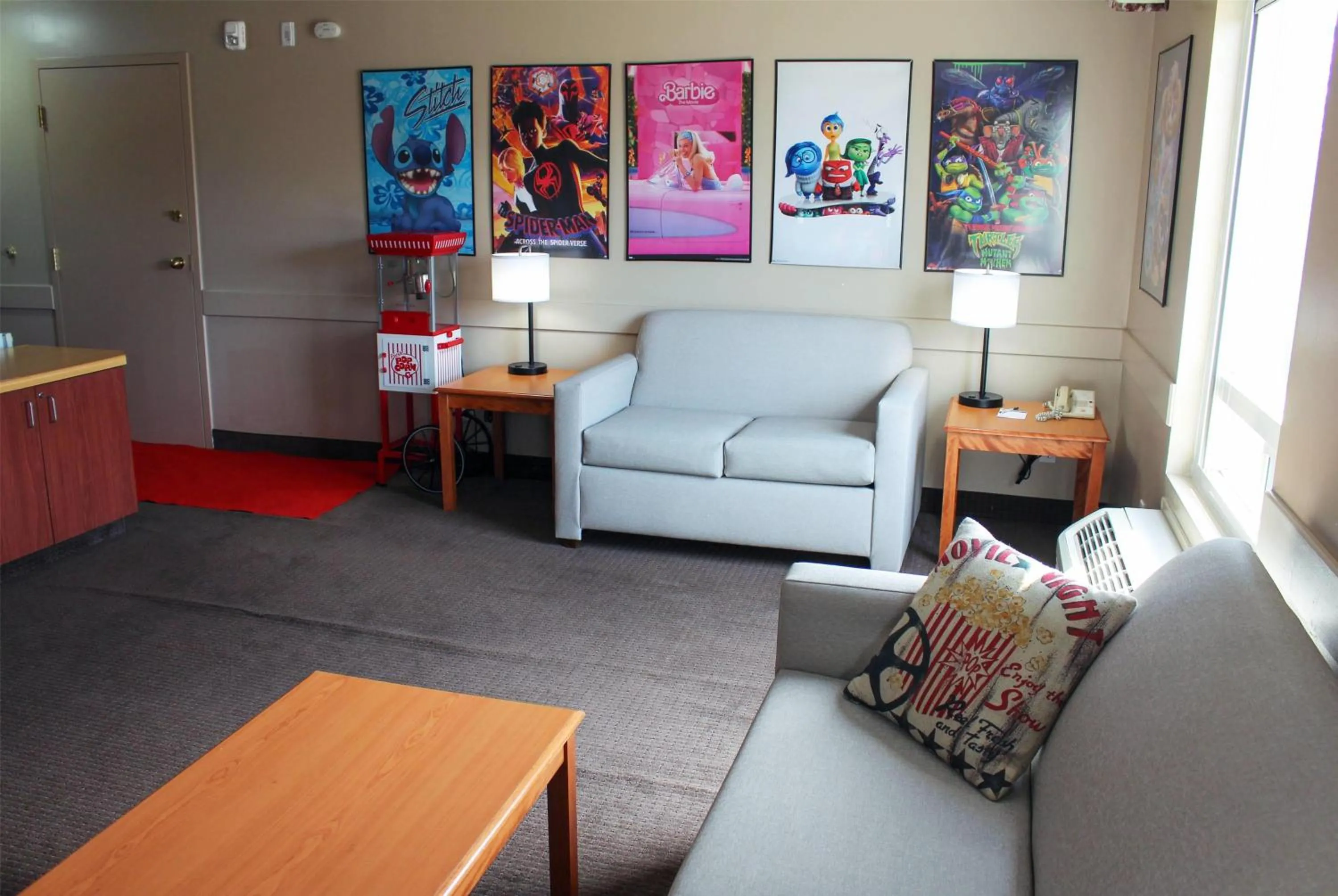 Movie King Suite - Non-Smoking in Super 8 by Wyndham Edmonton South