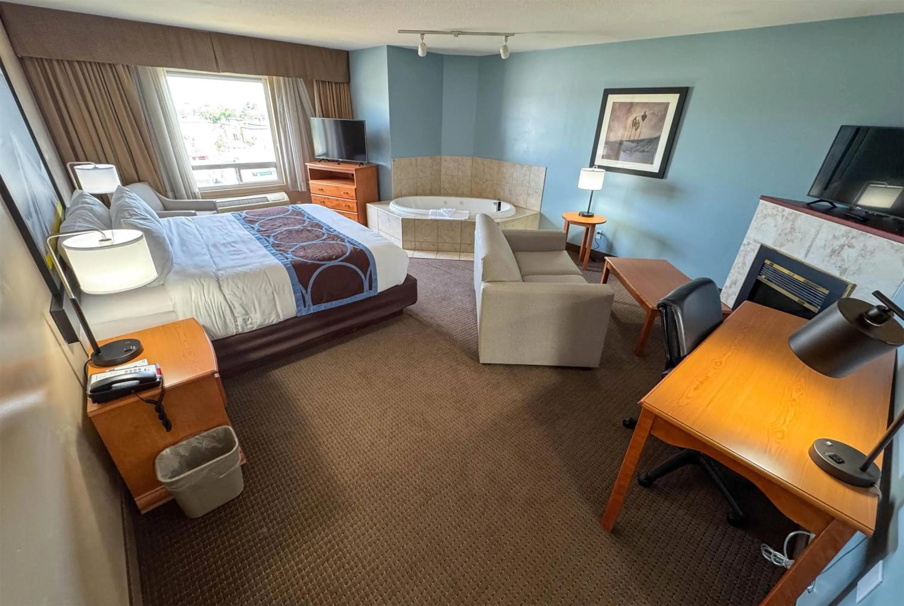 King Suite with Spa Bath in Super 8 by Wyndham Edmonton South