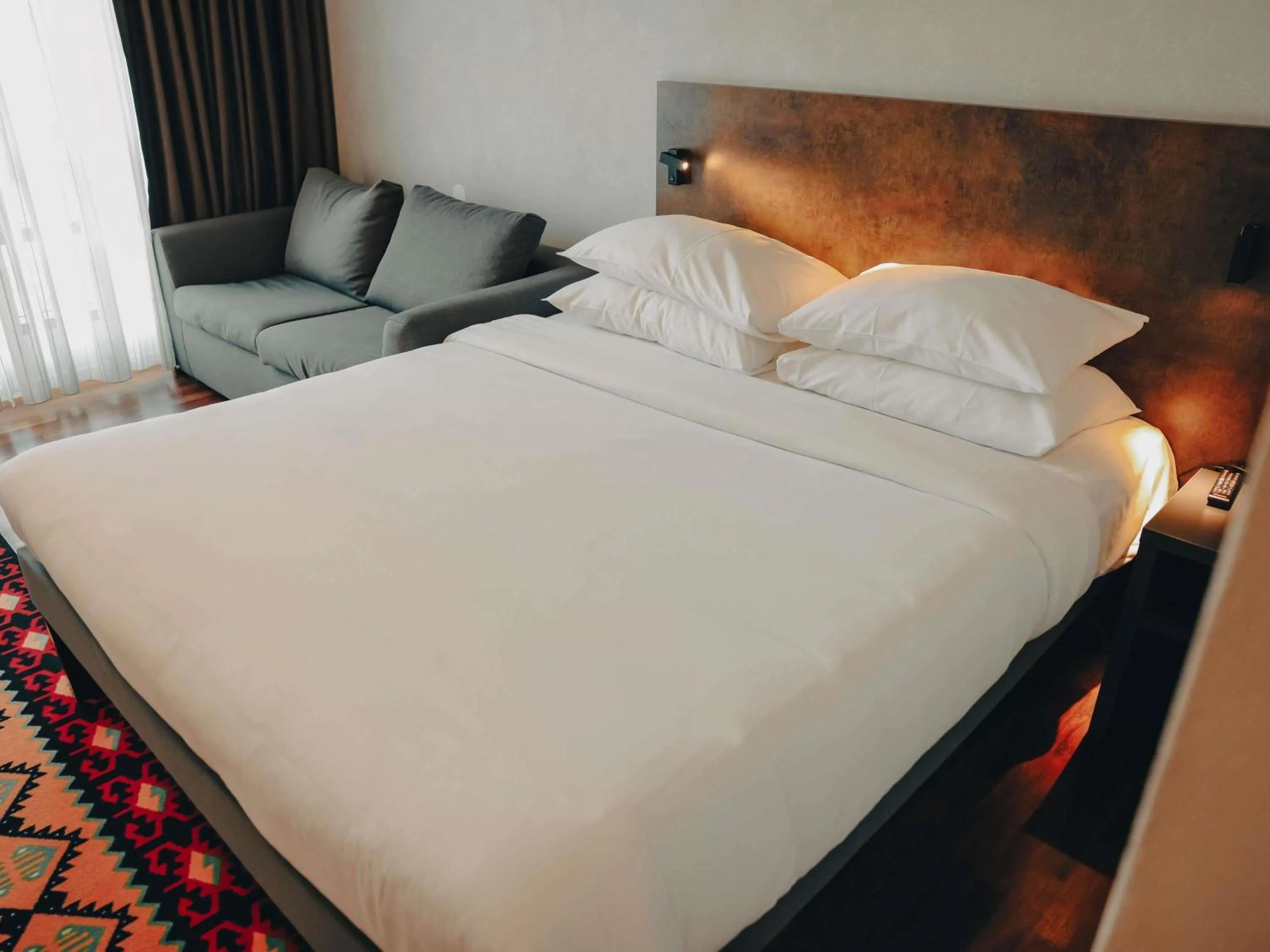 Superior Room with  Double Bed and Sofa in ibis Styles Sarajevo